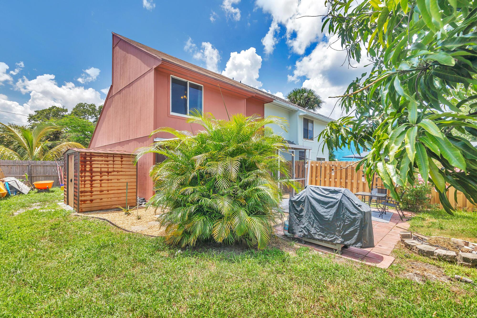 PINE CONE EST - Residential