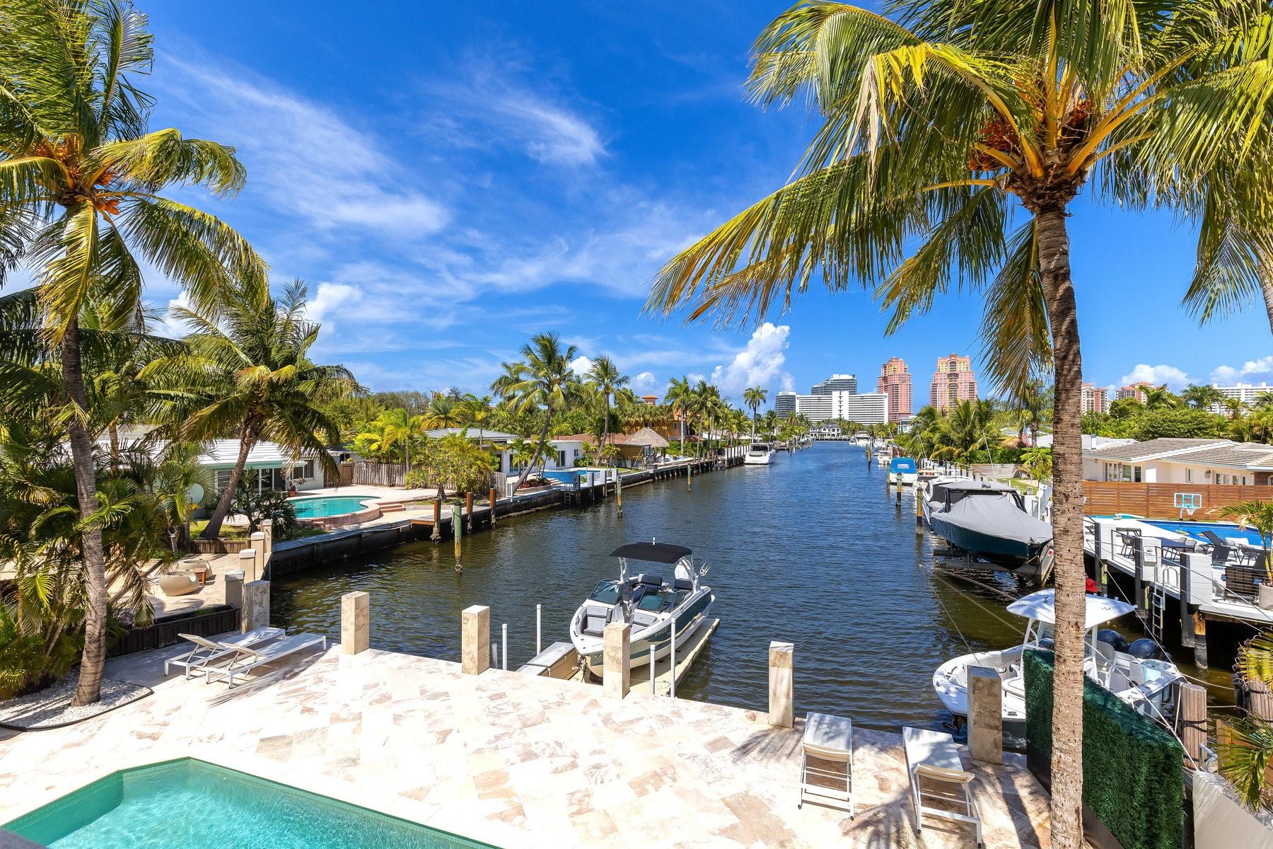 2432 BAYVIEW DR