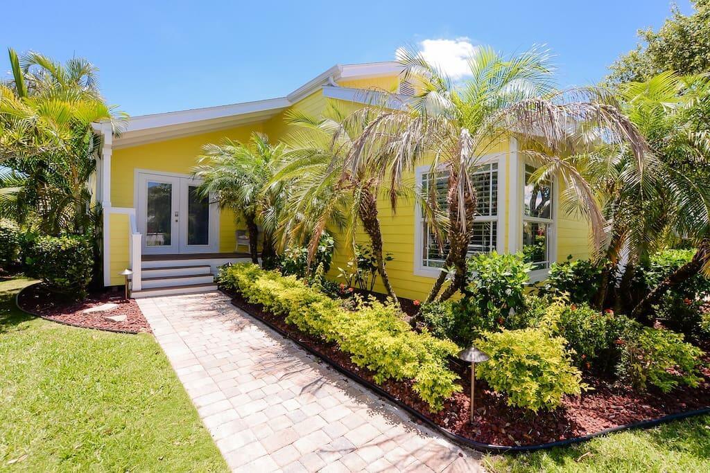 Beautiful home on Hutchinson Island 1/2 mile from the beach. This Key West style home come equipped with everything you will need for your stay. The kitchen is fully stocked with every gadget you could want to make your meals or go out to all the great local restaurants the area has offer. Jensen's amazing award-winning beaches & fantastic fishing in the intra-coastal or hire a deep-sea fishing charter the community has a very nice pool which is less than 100 yards away from the house. (Dock slips are NOT available for Guest Use.) Guest may use the dock for fishing. **30-day minimum nights for Seasonal Months (**JAN/FEB/MARCH)** -Off-Season $4500 -Mid-Season (Monthly) $5900 -In-Season $9500 (taxes & fees apply)
