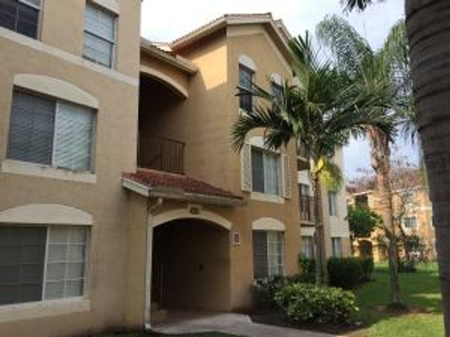 This is a Fannie Mae Homepath property! 3rd floor walk-up 3/2 in Emerald Isle at Laguna Lakes gated community. Spacious master suite. Open and spacious kitchen overlooking living area with dramatic vaulted ceilings. The property features full size laundry as well.