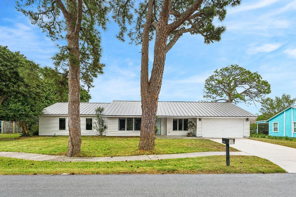 Photo of 709 Warren Drive, Jupiter, FL 33458 (MLS # R11157075)