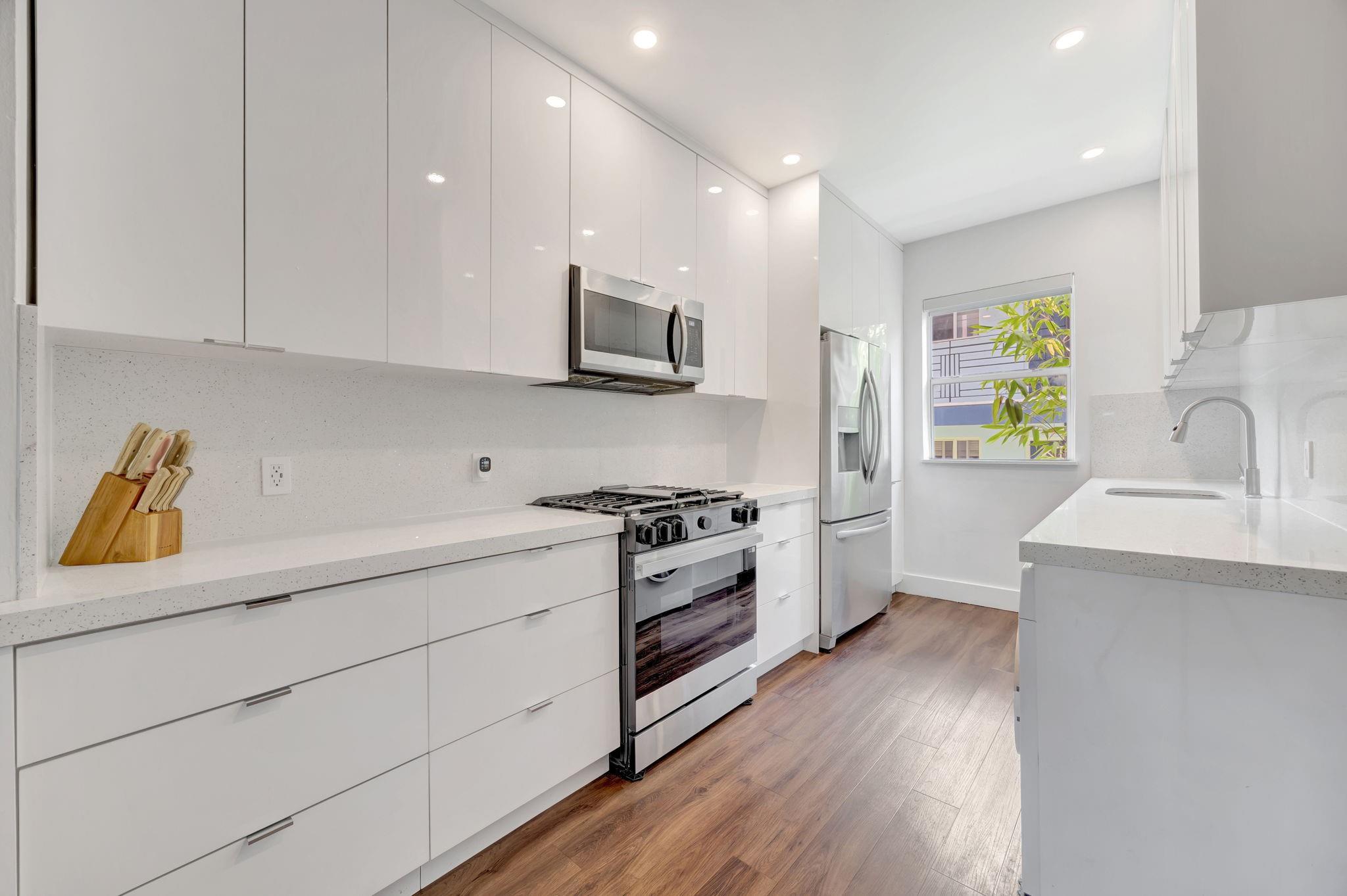 Live in the heart of Miami Beach in this spacious 2-bedroom, 2-bathroom condo just steps from Flamingo Park, Lincoln Road, the beach, and top local dining, nightlife, and fitness spots. This unit offers the ultimate walkable lifestyle — close to grocery stores, cafes, Anatomy Fitness, and everything Miami Beach has to offer. Inside, enjoy an open layout with plenty of natural light, an in-unit washer and dryer, and a gas stove — a rare find in Miami Beach. Both bedrooms are well-sized, perfect for roommates, guests, or a home office. Located in a boutique building on a quiet street, yet just minutes from all the action. Easy to show and available for immediate move-in. Don’t miss this opportunity to live in one of Miami Beach’s most convenient and vibrant locations.