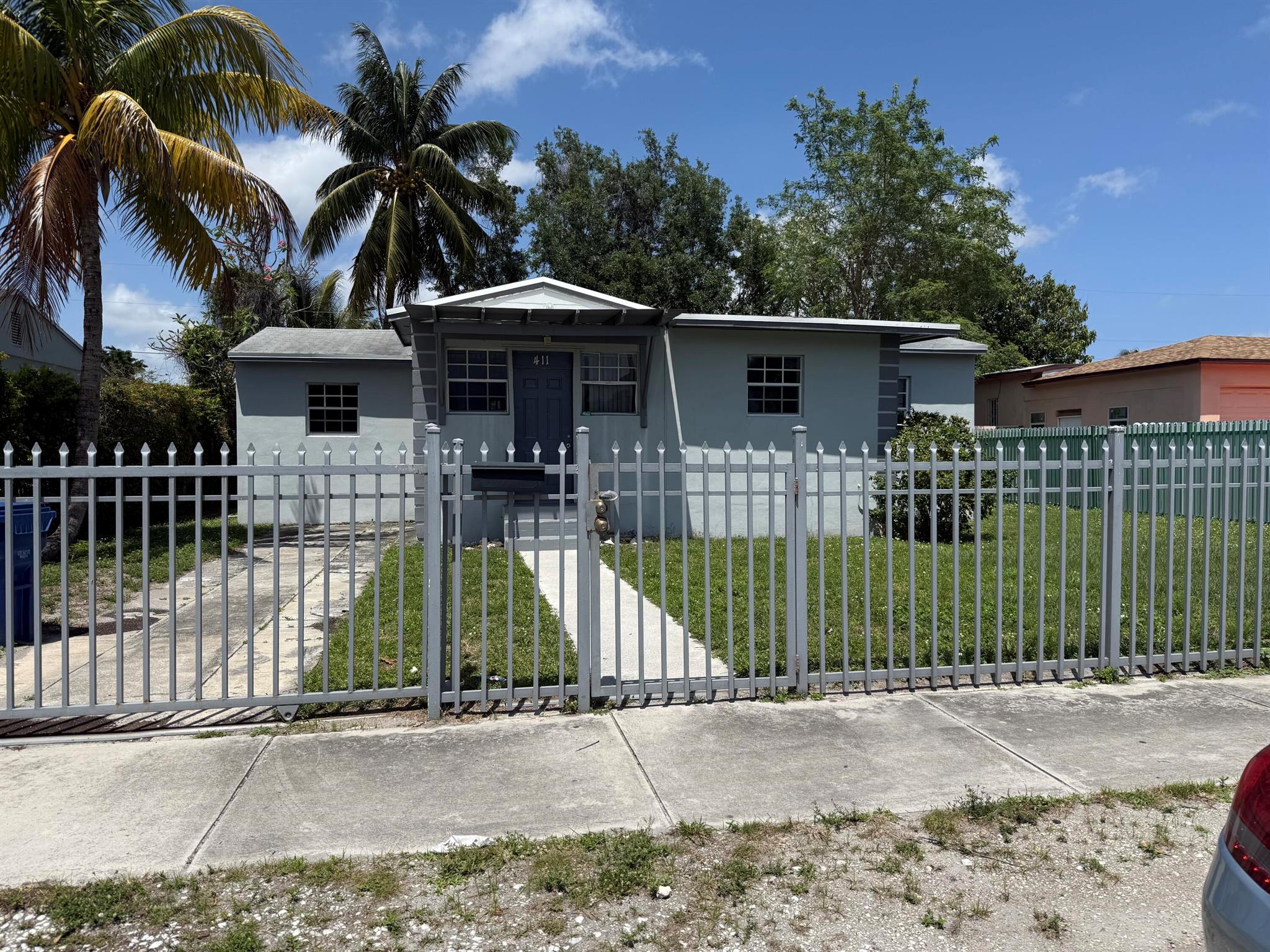 This charming single family home features 4 bedrooms and 2 baths, newly renovated and painted, ceiling fans in all rooms, spacious open kitchen, large living room and dining area, washer dryer hookups, gated with a large front and back yard. Perfect for a family. Close to schools and public transportation. Gated parking for 1 or 2 cars.