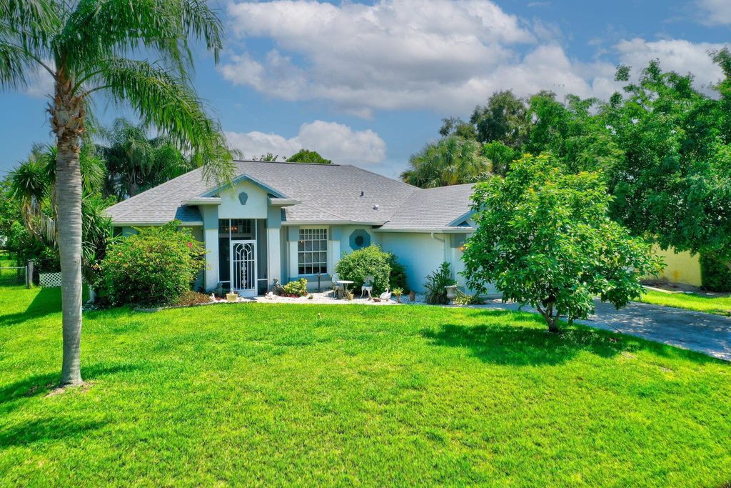 Photo of 1152 SE Oriental Avenue, Port St Lucie, FL 34952 (MLS # R10903437)