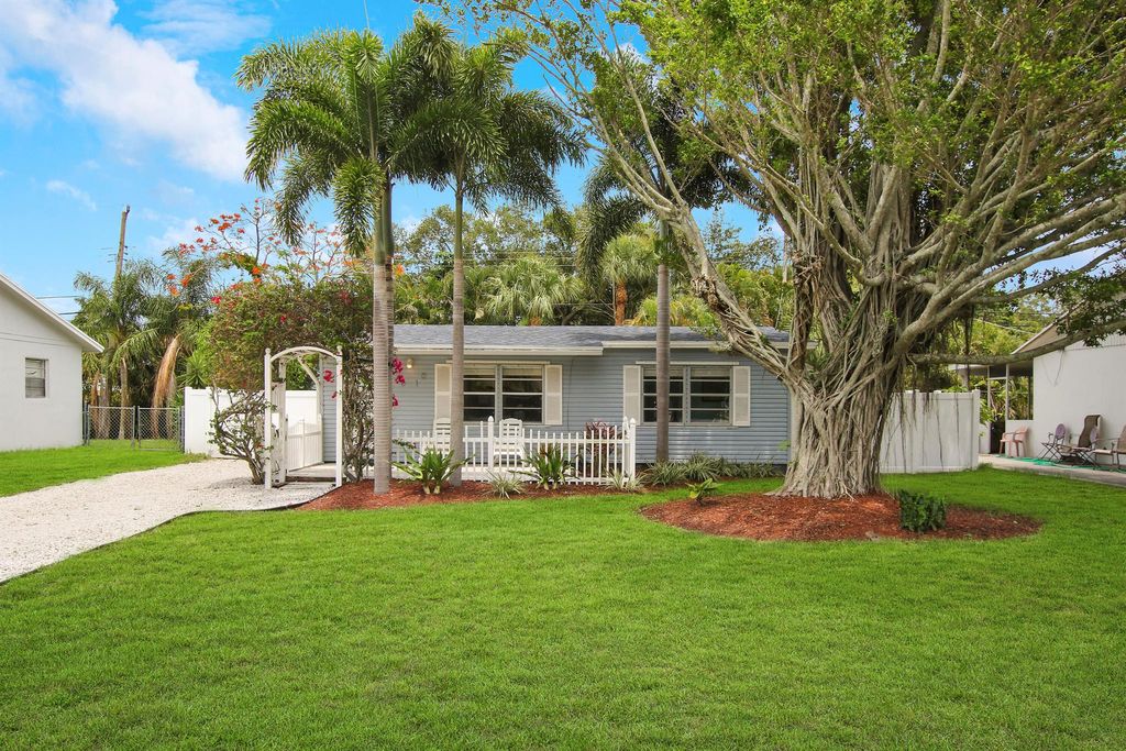 Photo of 601 N Pennock Lane, Jupiter, FL 33458 (MLS # R10893922)