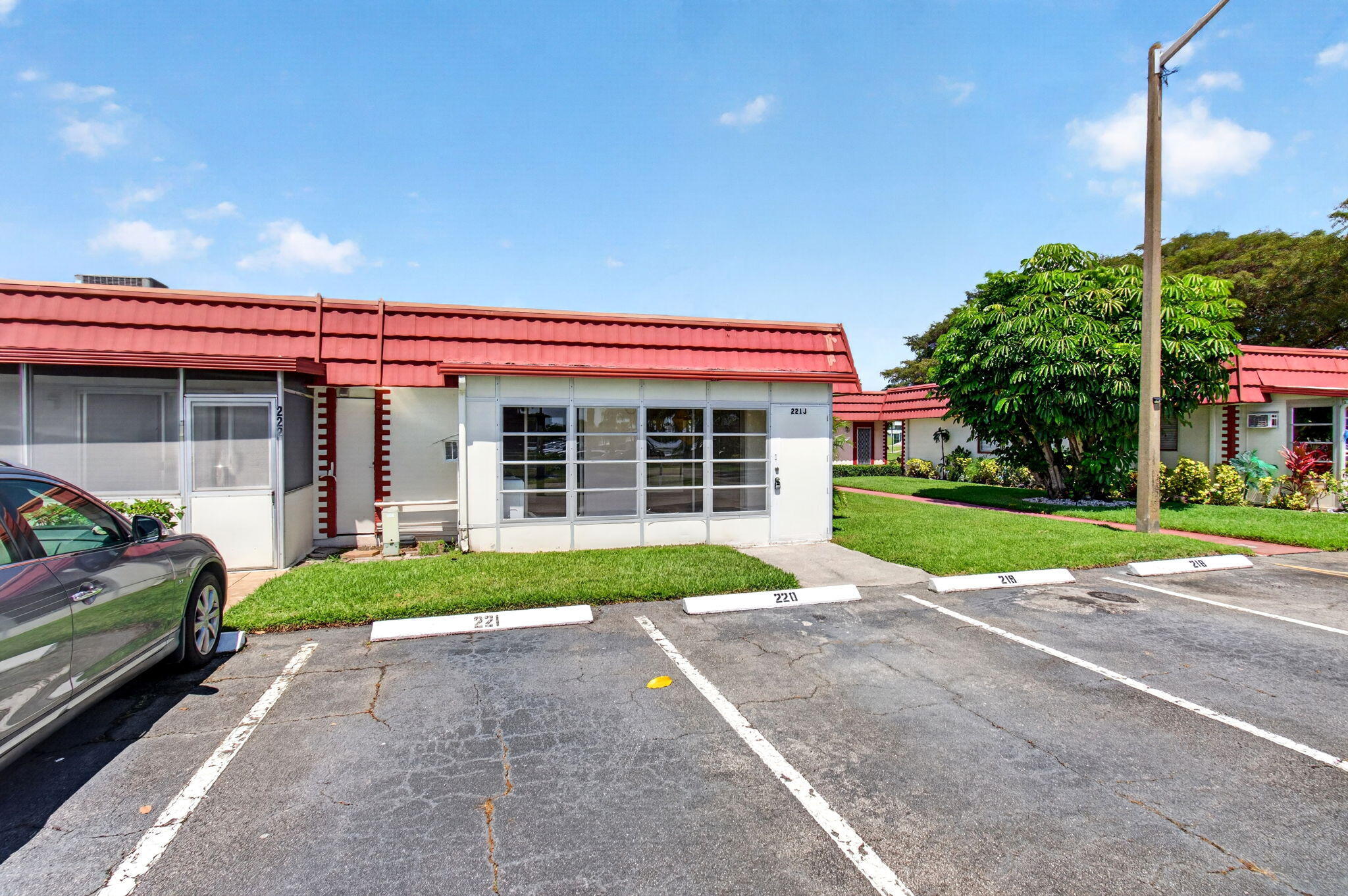 KINGS POINT WATERFORD CONDOS - Residential