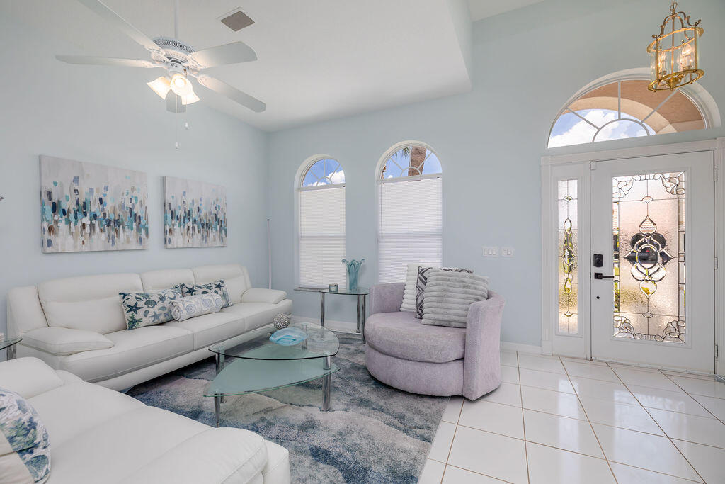 585 NW Lambrusco Drive