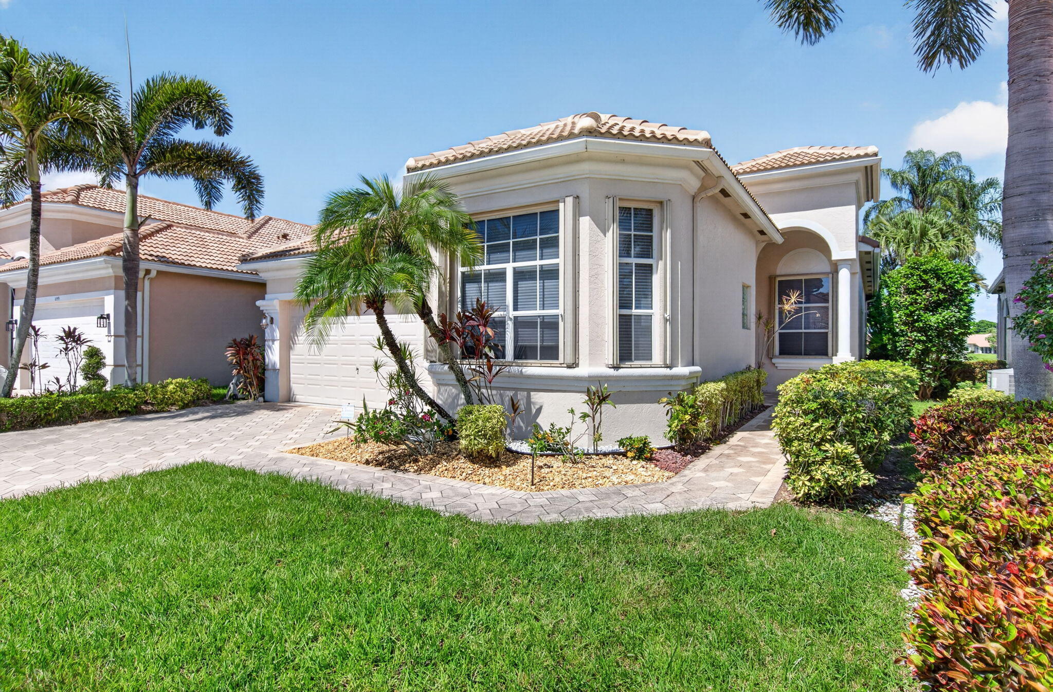 Properties | Stephanie Kaufman 6955 Fairway Lakes Drive