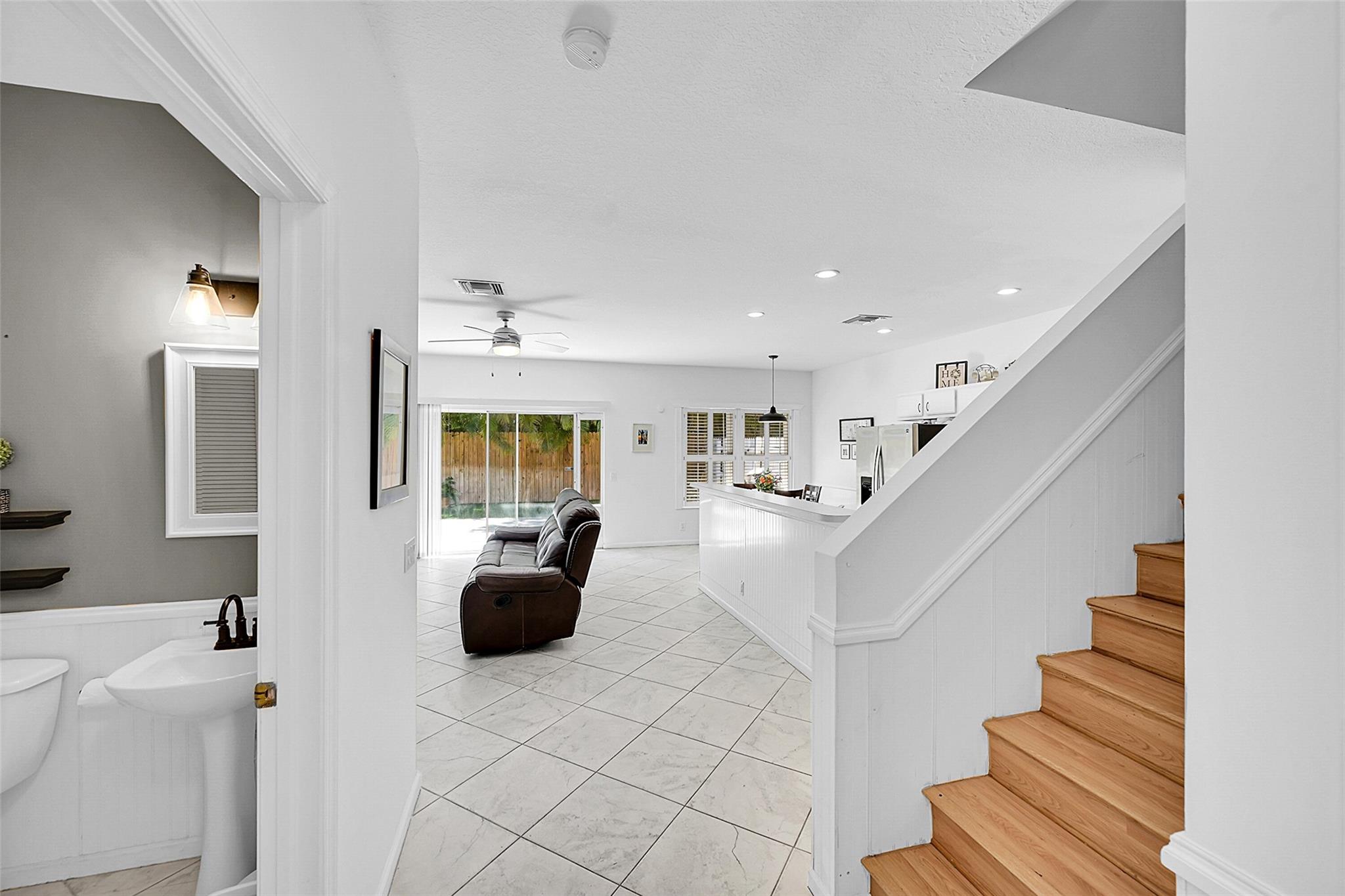 108 Baldwin Blvd, Lake Worth Beach, FL, 33463/$355,900 3 108 Baldwin Blvd