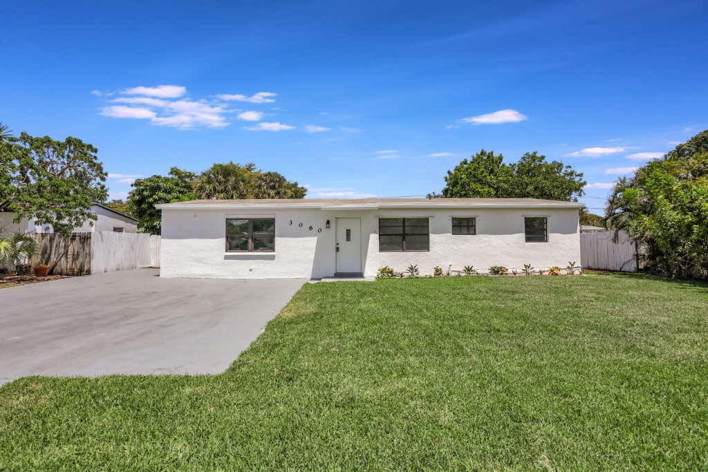 Photo of 3060 NE 12th Avenue, Pompano Beach, FL 33064 (MLS # B26041484)