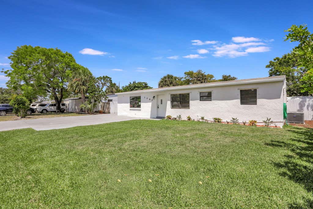 Photo of 3060 NE 12th Avenue, Pompano Beach, FL 33064 (MLS # B26041484)