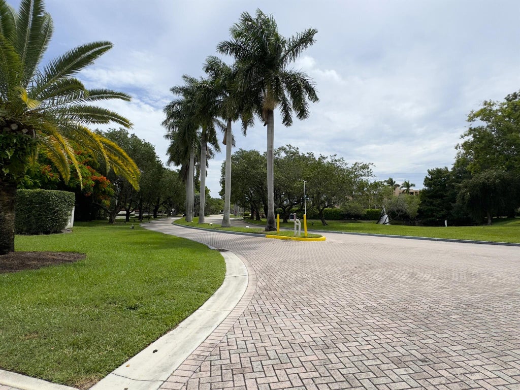 Photo of 1000 Crystal Way #G, Delray Beach, FL 33444 (MLS # R11112293)