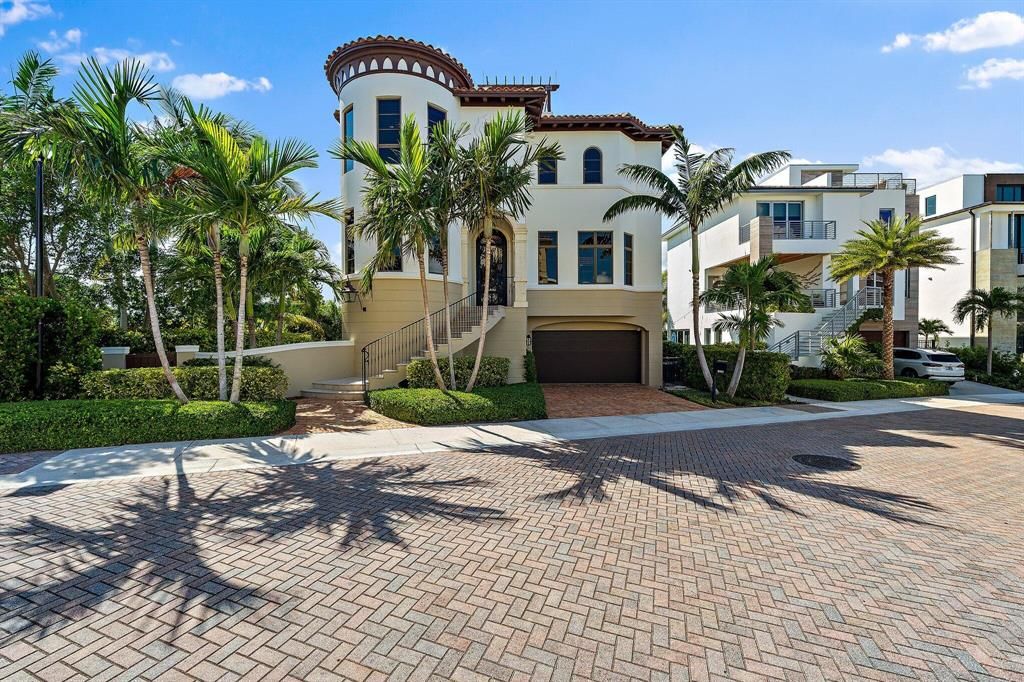 Photo of 841 Oceanside Drive, Juno Beach, FL 33408 (MLS # R10750776)