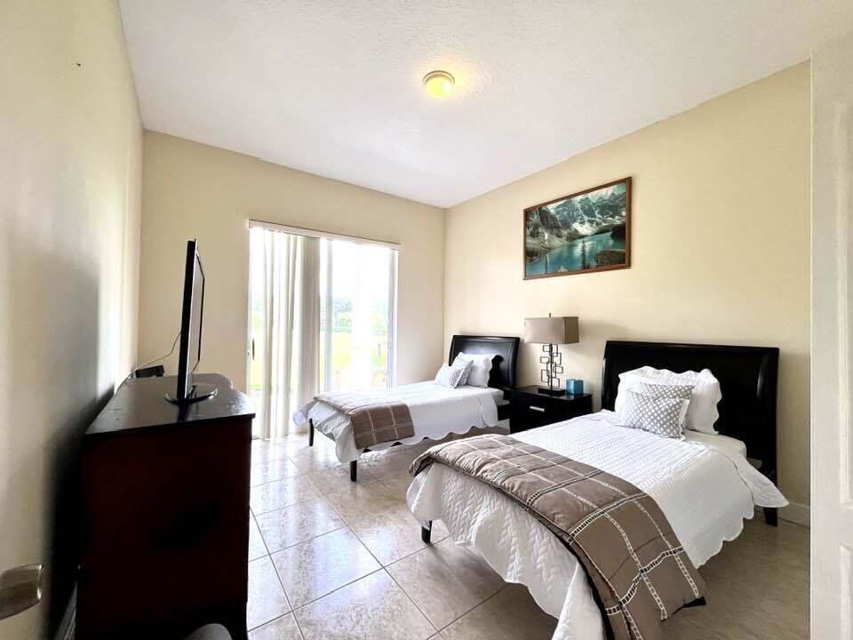 PADDOCK PARK 2 OF WELLING - Residential Lease