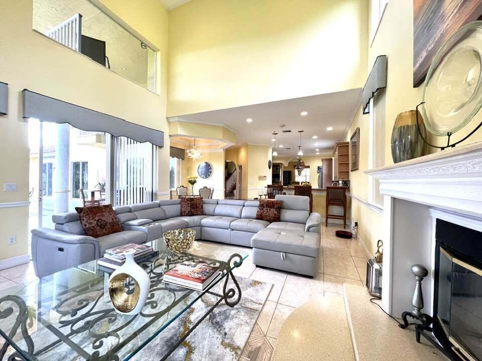 PADDOCK PARK 2 OF WELLING - Residential Lease