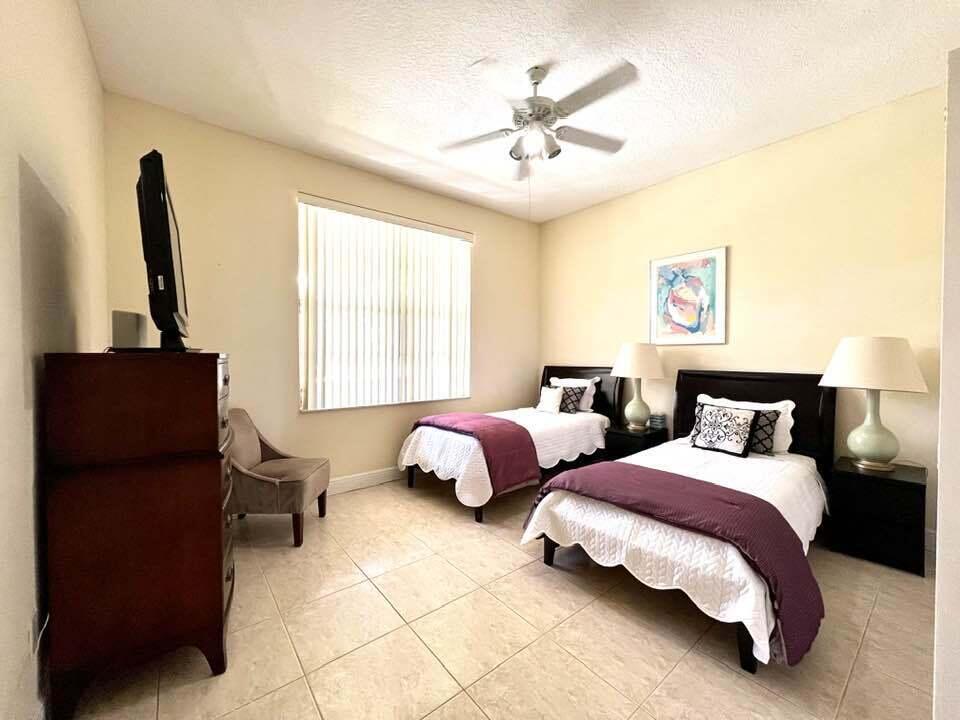 PADDOCK PARK 2 OF WELLING - Residential Lease