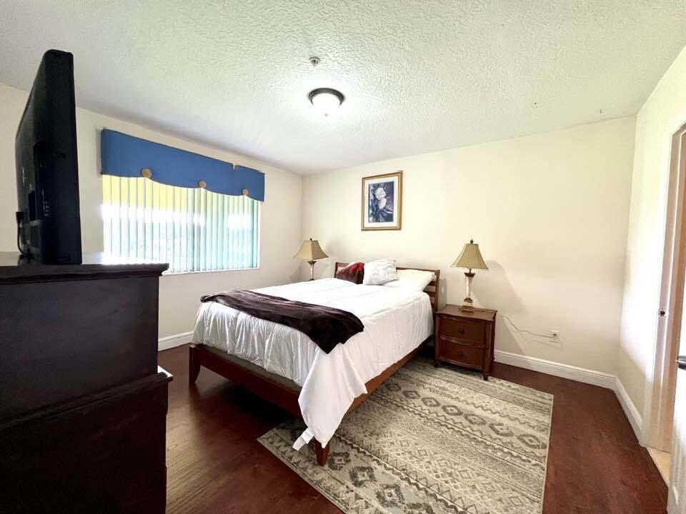 PADDOCK PARK 2 OF WELLING - Residential Lease