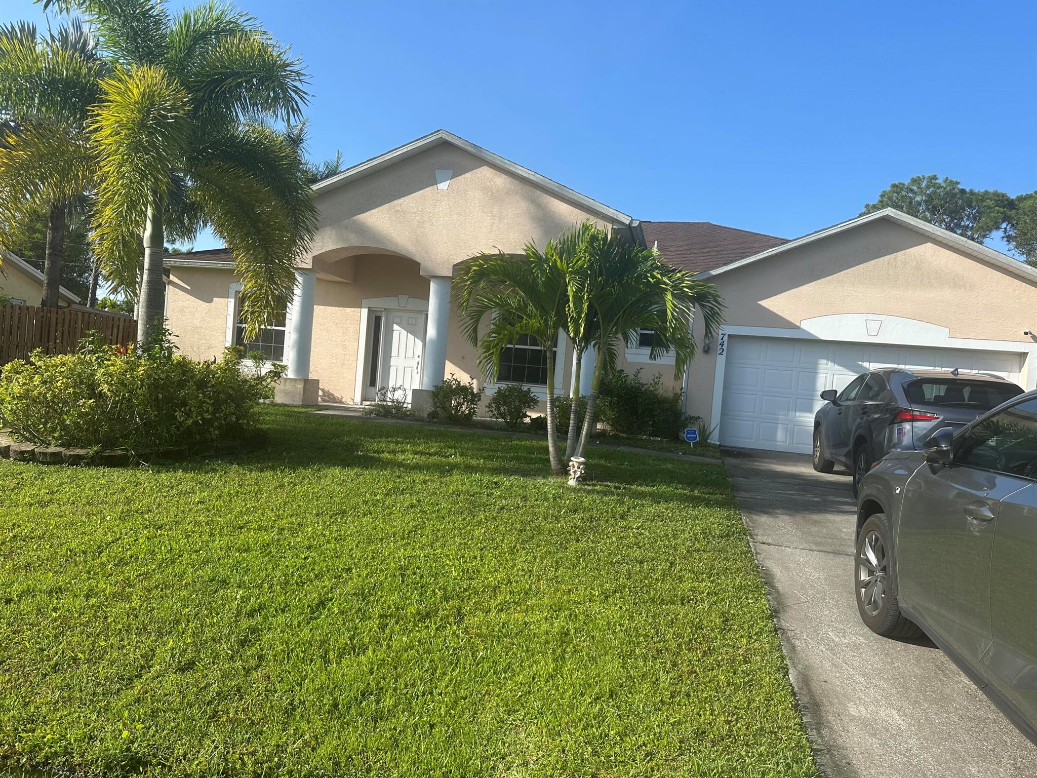 Come see the beautiful 3 bedroom 2 bathroom singel family home with slip floor plan and big back yard with lot of friut trees.Close to shoping and the beach