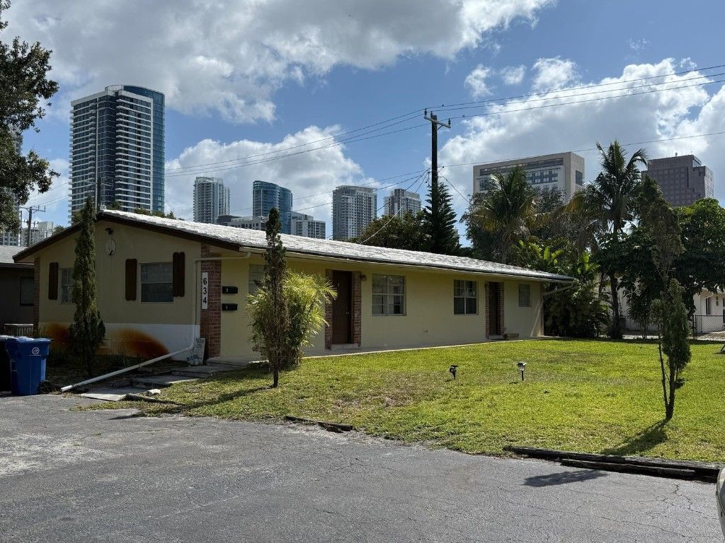 Photo of 634 SW 4th Avenue #B, Fort Lauderdale, FL 33315 (MLS # F10509349)