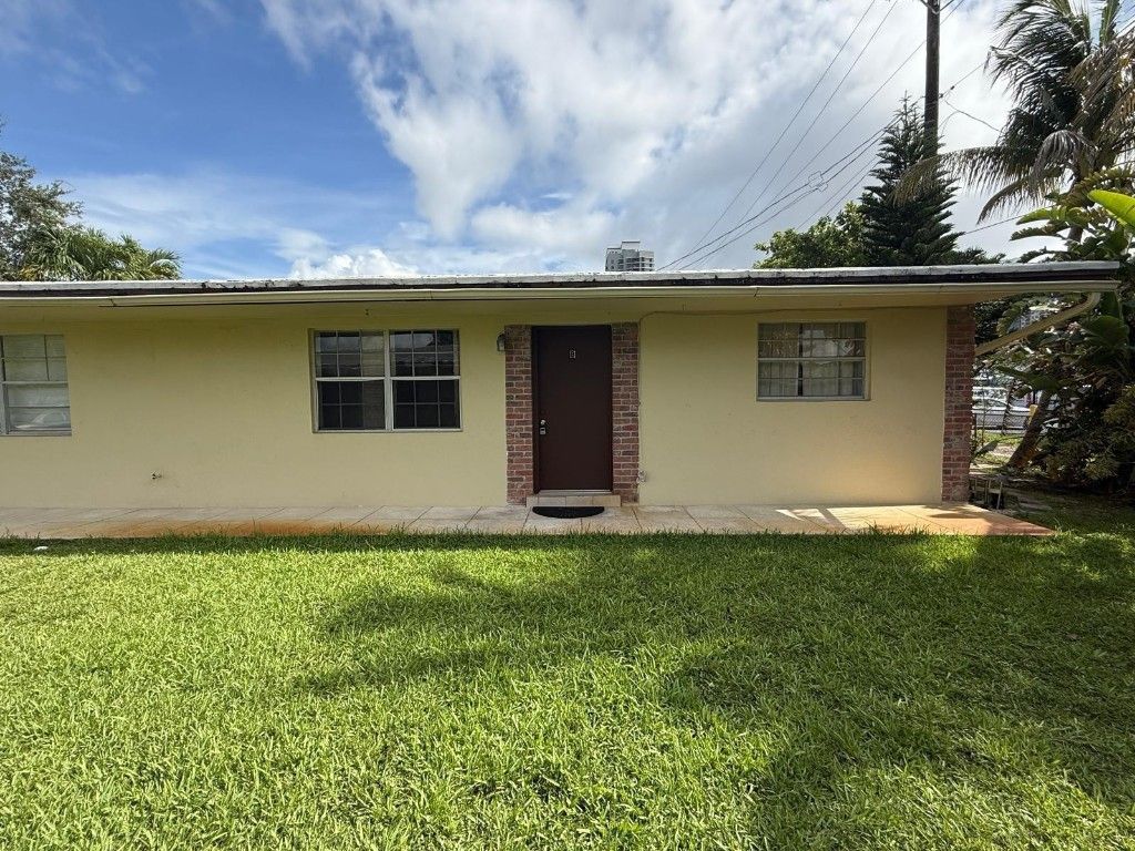 Photo of 634 SW 4th Avenue #B, Fort Lauderdale, FL 33315 (MLS # F10509349)