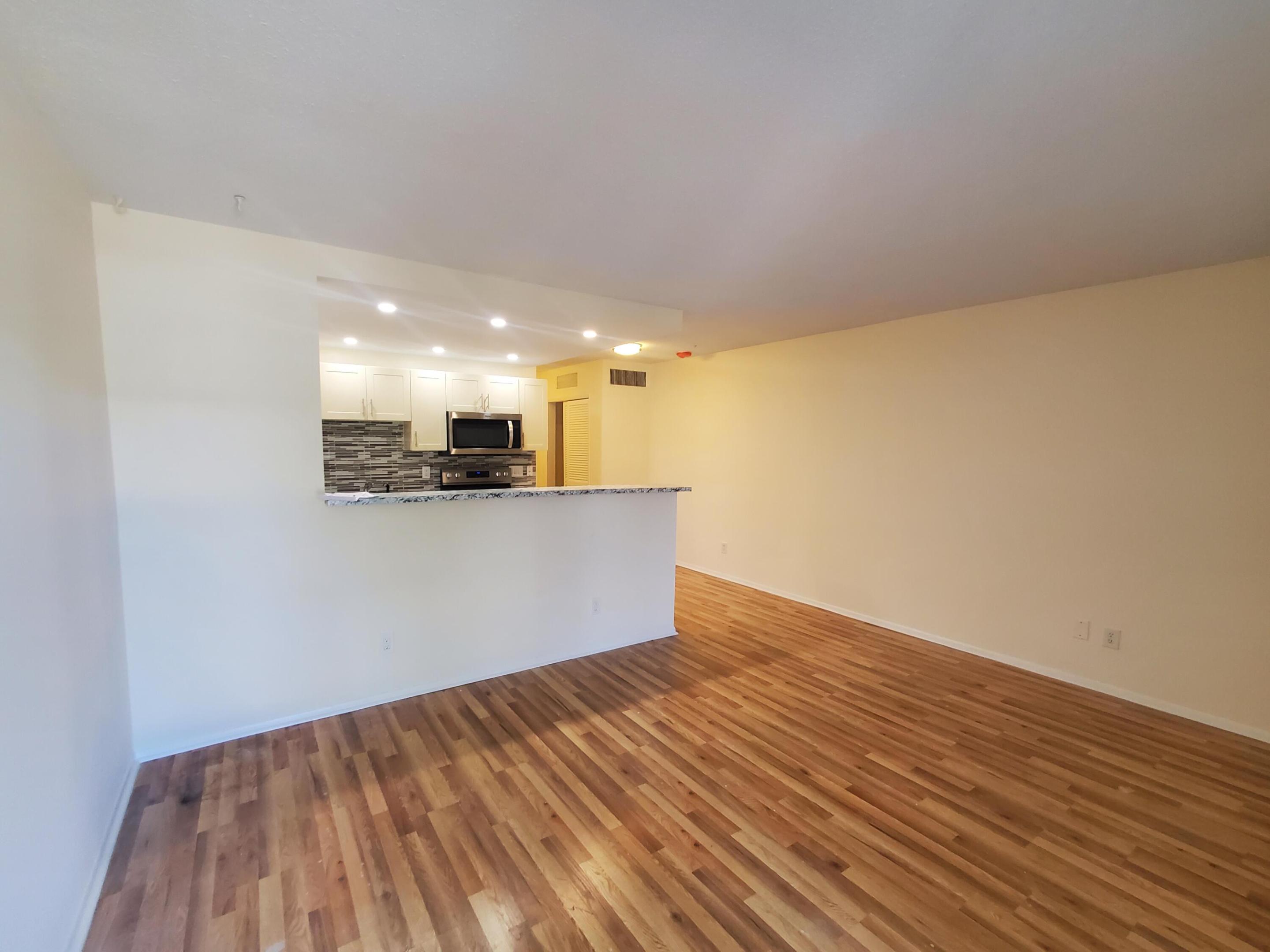 5203 NE 24th Terrace B206