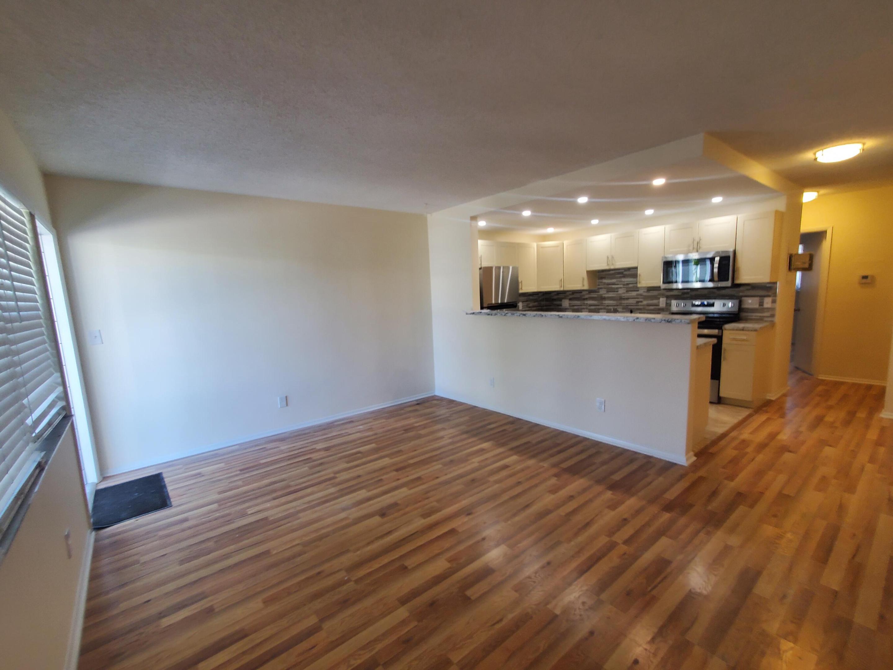 5203 NE 24th Terrace B206