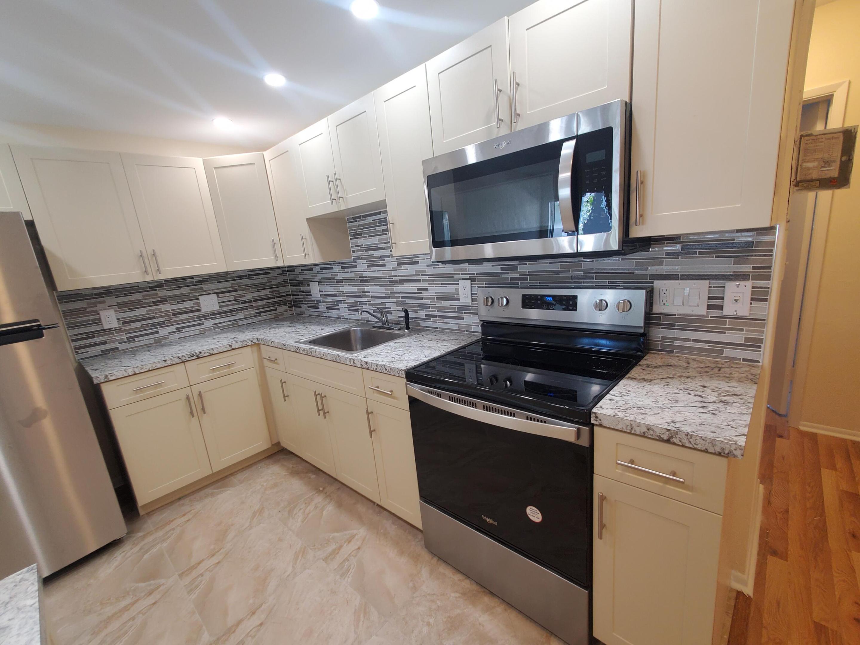5203 NE 24th Terrace B206