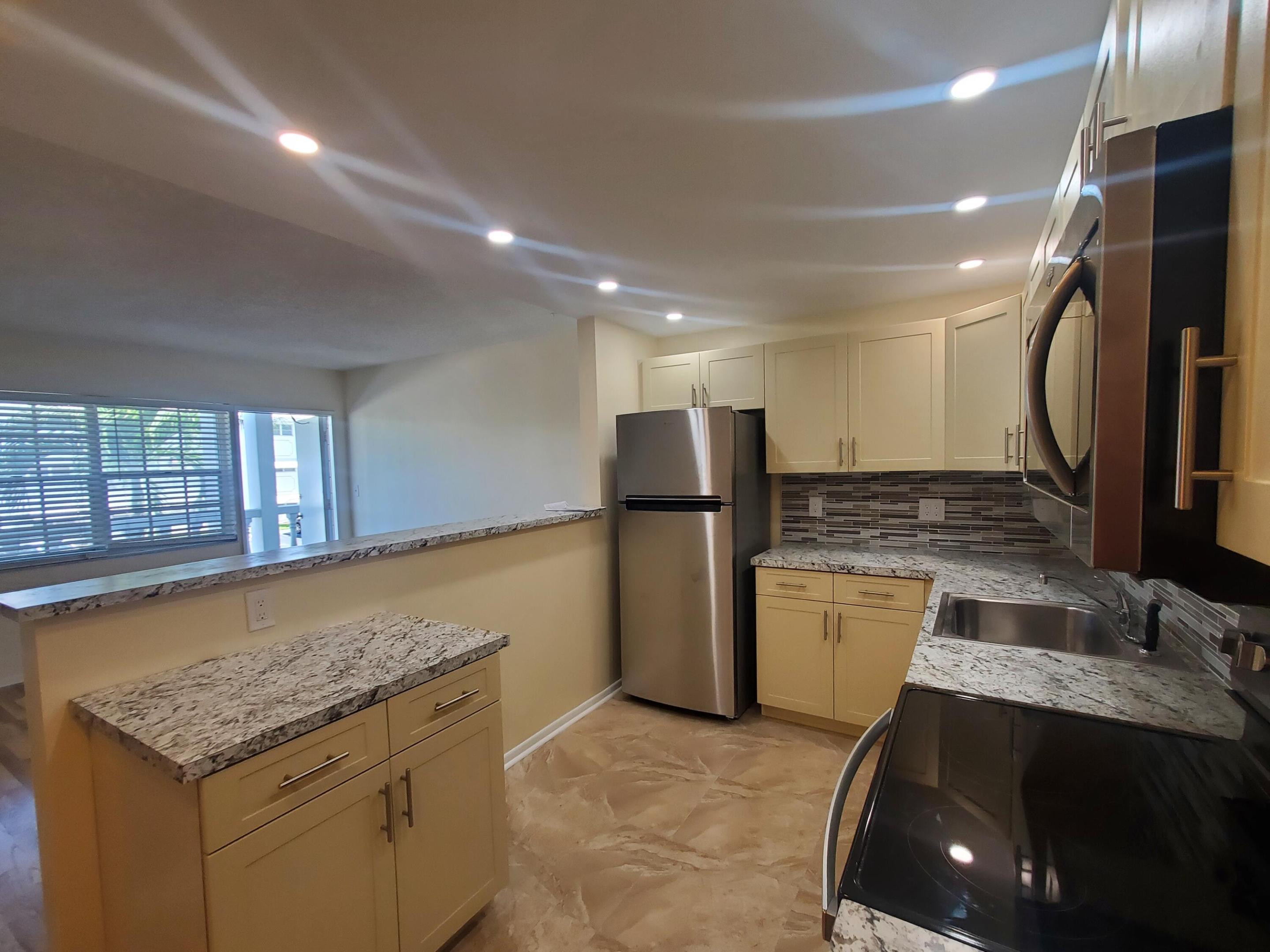 5203 NE 24th Terrace B206