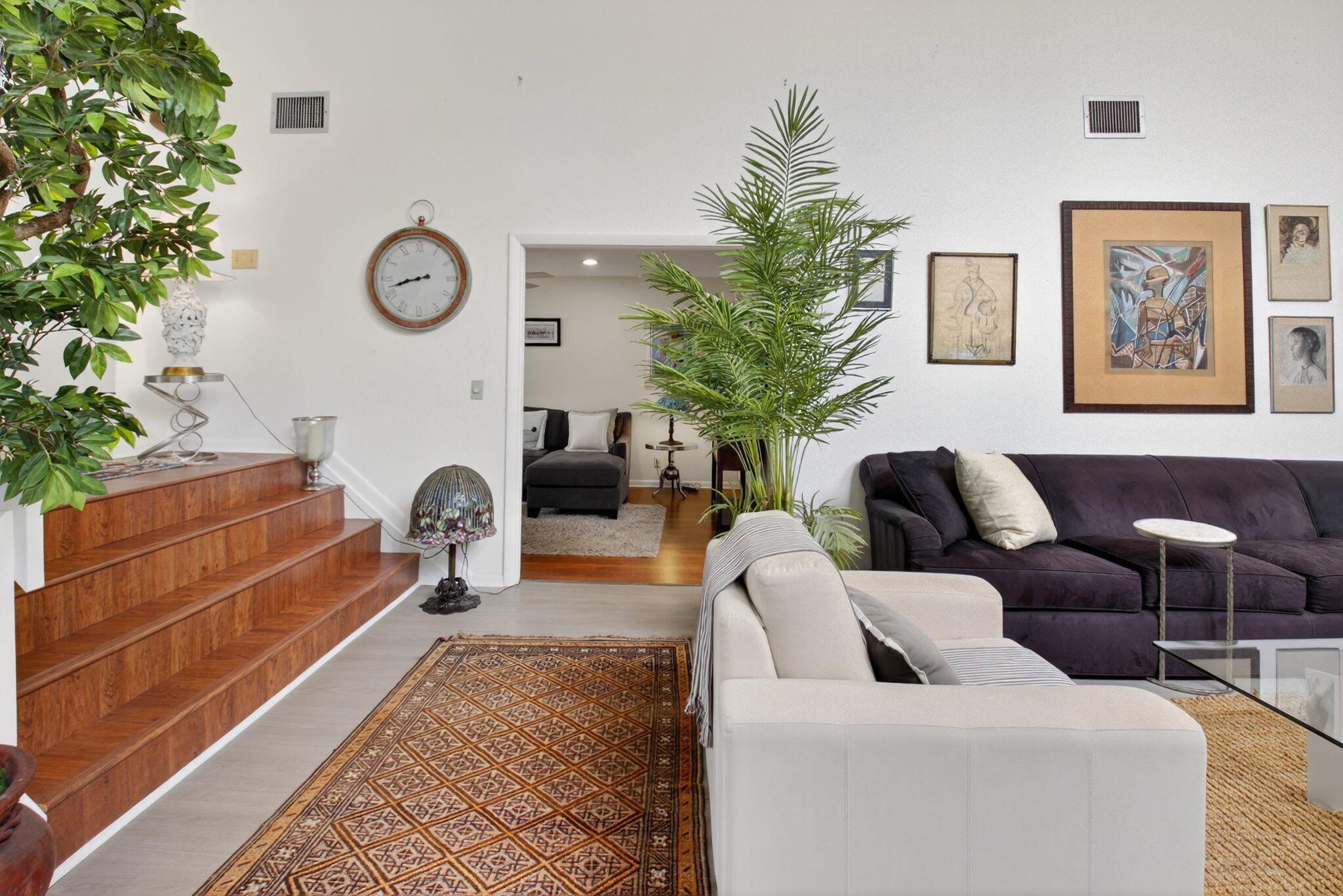 5661 Lakeview Mews Drive