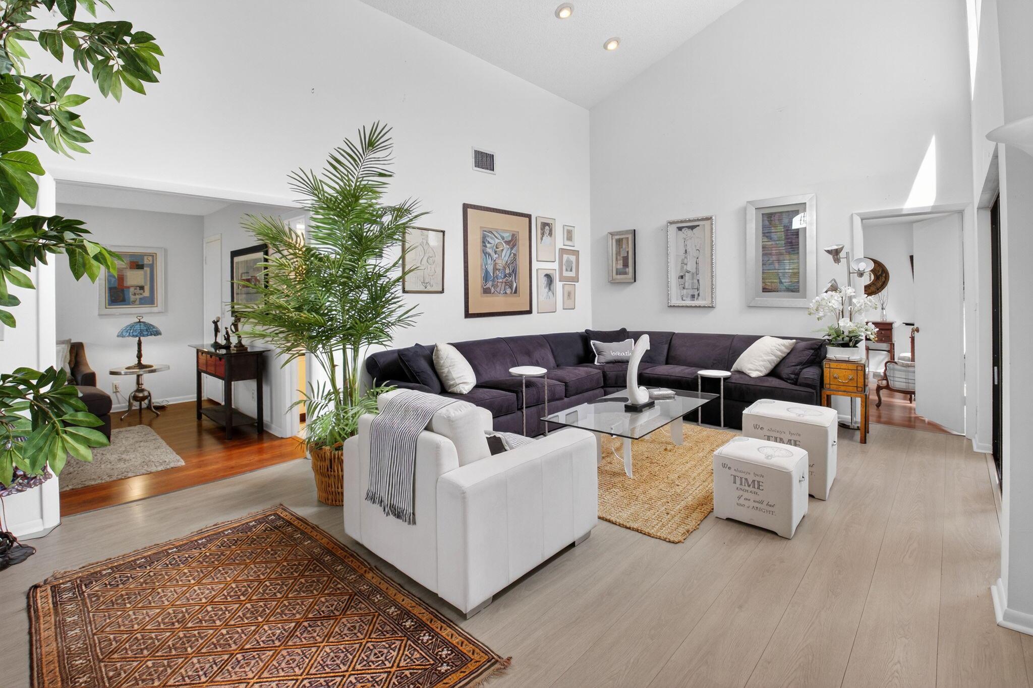 5661 Lakeview Mews Drive