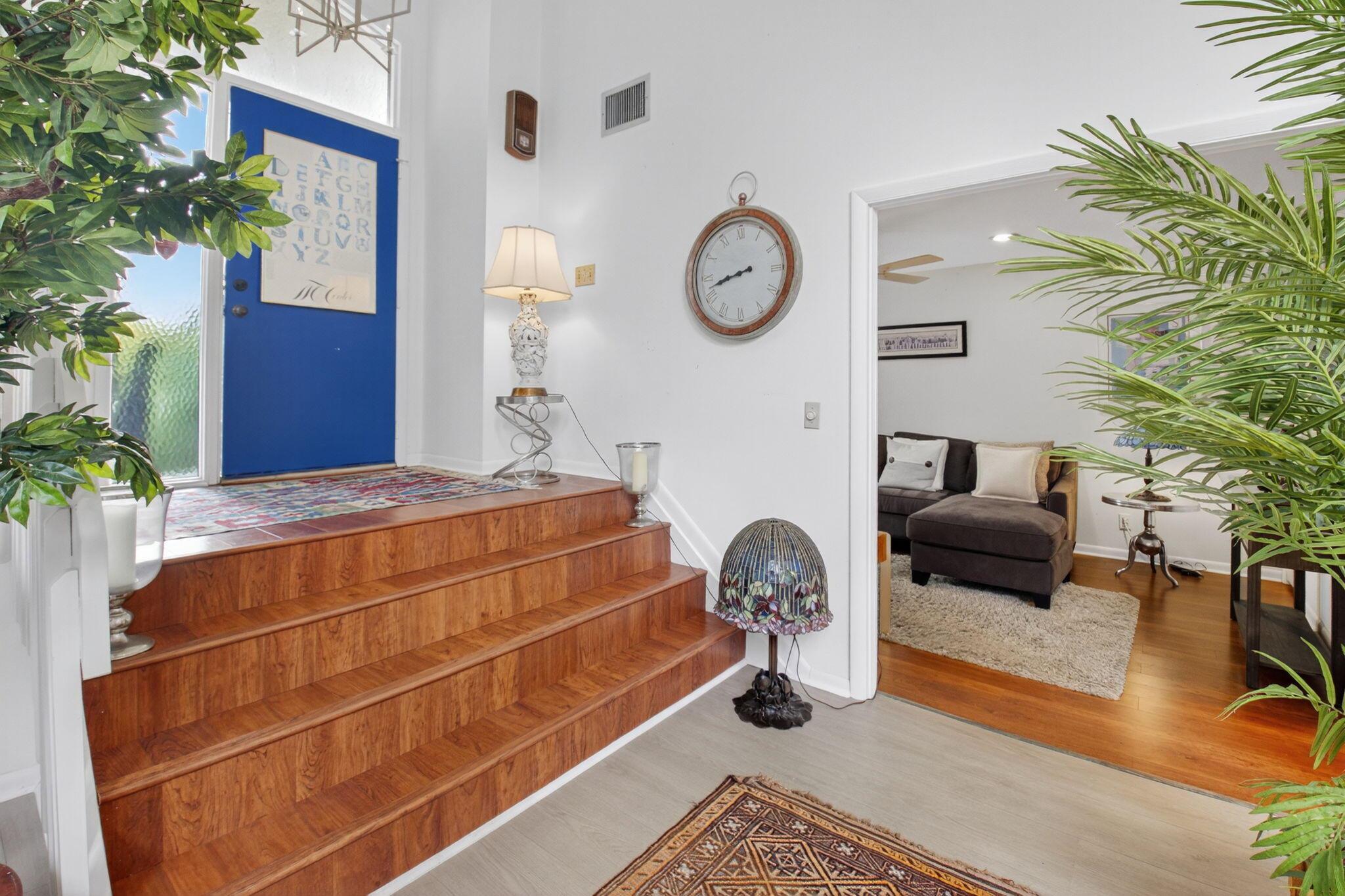 5661 Lakeview Mews Drive