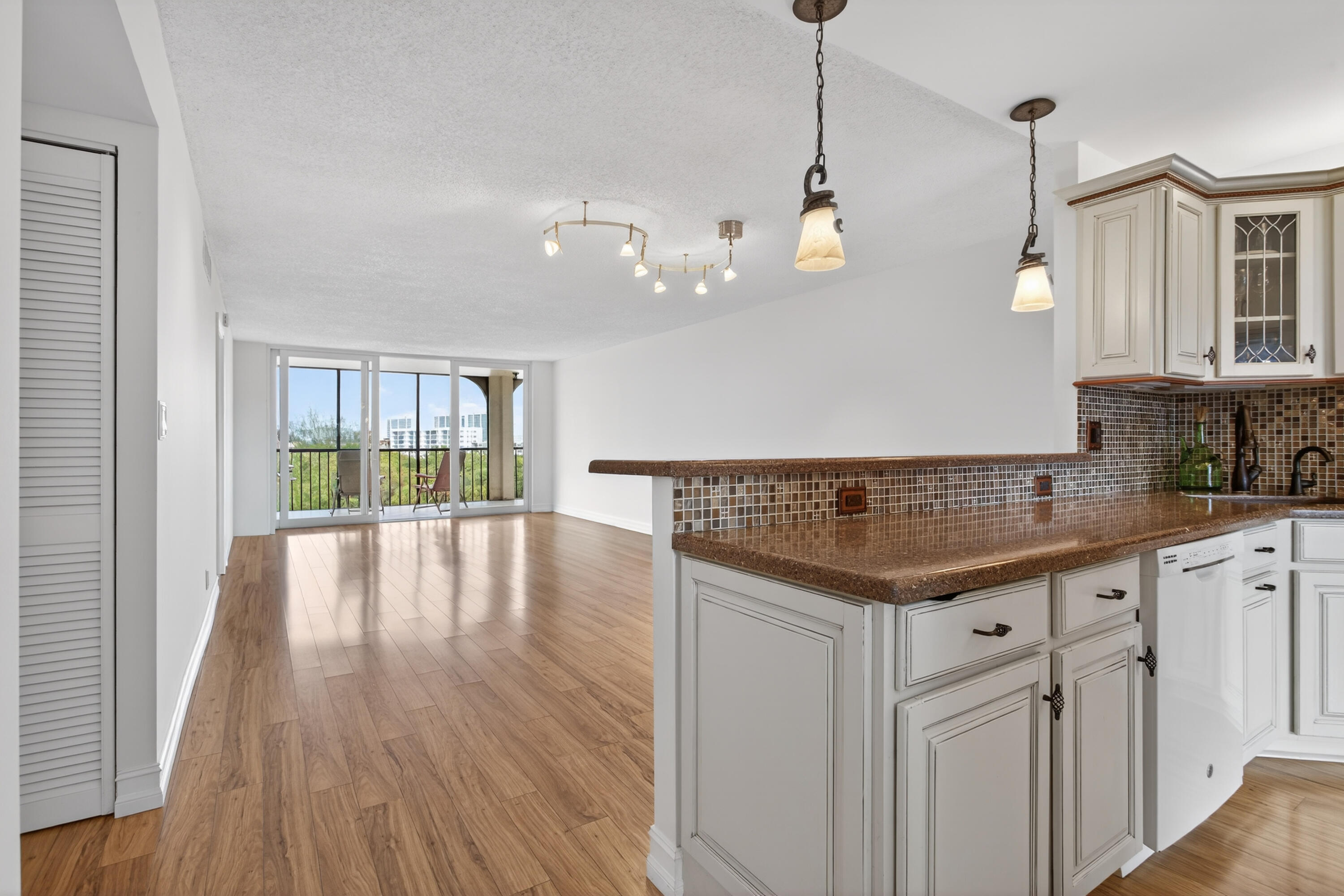 1631 Riverview Road 504