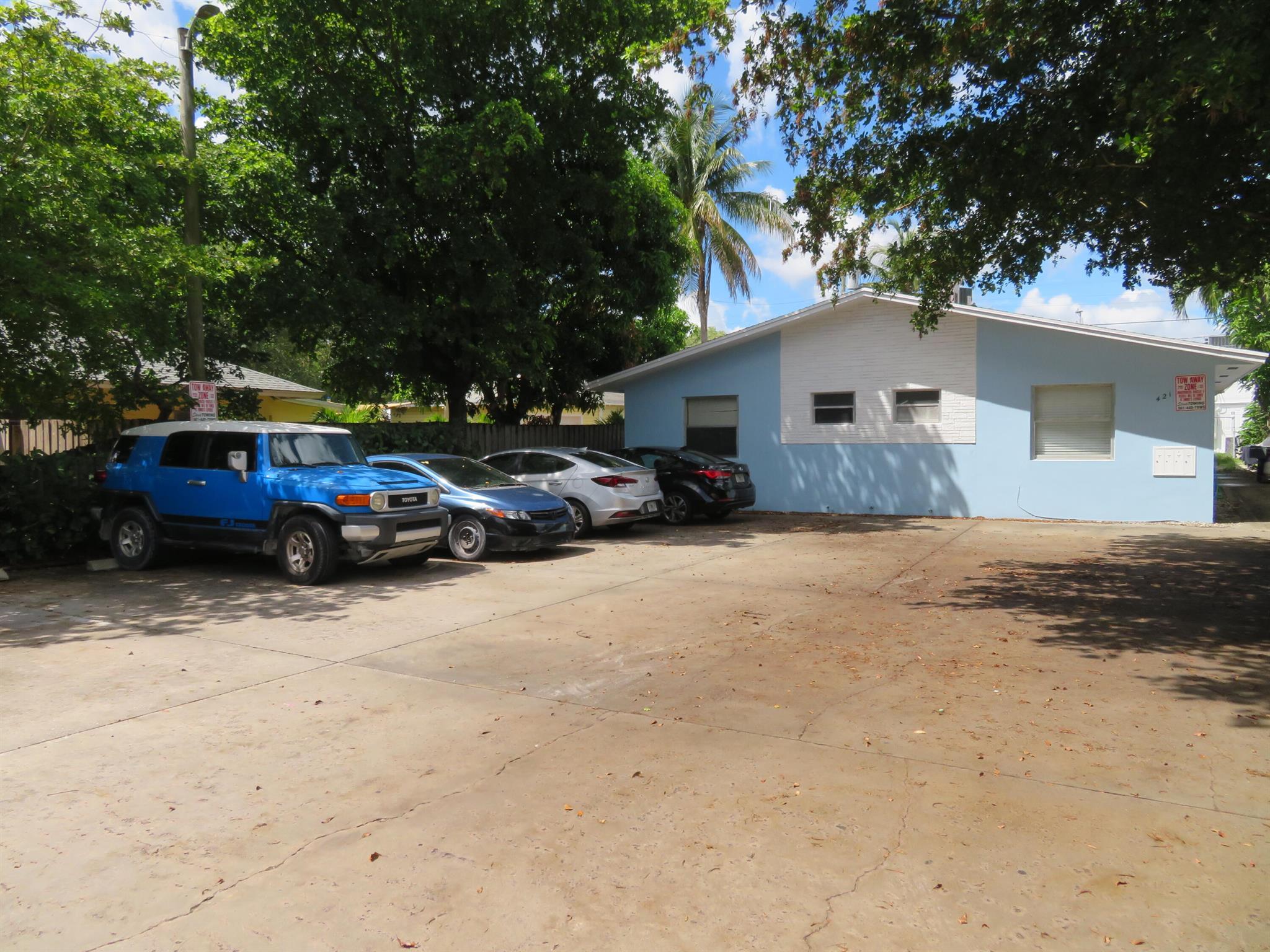 FREE offstreet parking! Water Paid by Owner. Cozy and updated 1-bedroom, 1-bath home in the heart of Lake Worth Beach! This charming residence features an open living area, modern kitchen with appliances, and neutral flooring throughout. Just minutes from downtown, Bryant Park, the Intracoastal, and Lake Worth Beach. Cats allowed only. Live the vibrant South Florida lifestyle in a quiet residential neighborhood!