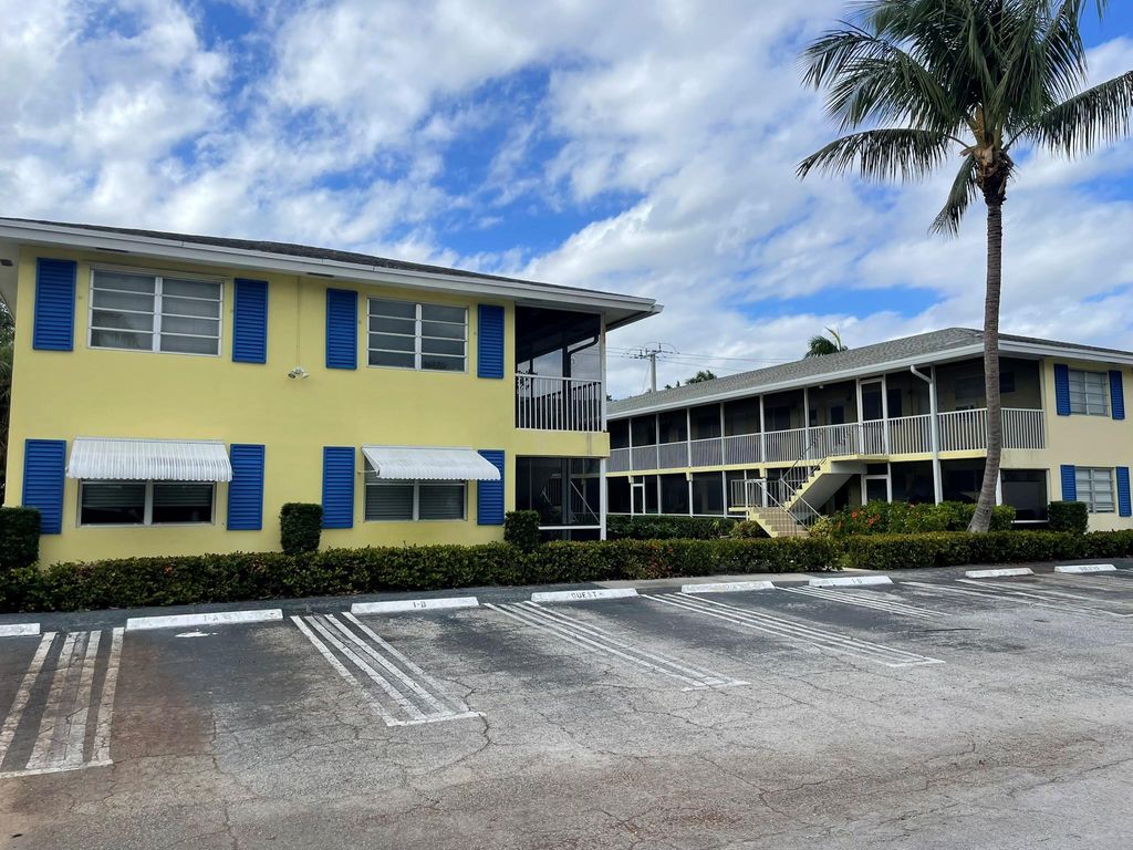 Photo of 520 NE 7th Avenue #2C, Delray Beach, FL 33483 (MLS # F10475298)