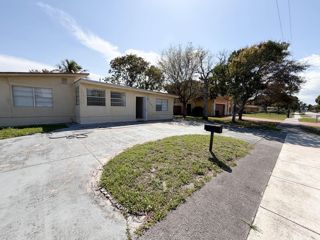 Photo of 2250 NW 27th Street, Oakland Park, FL 33311 (MLS # B26003066)