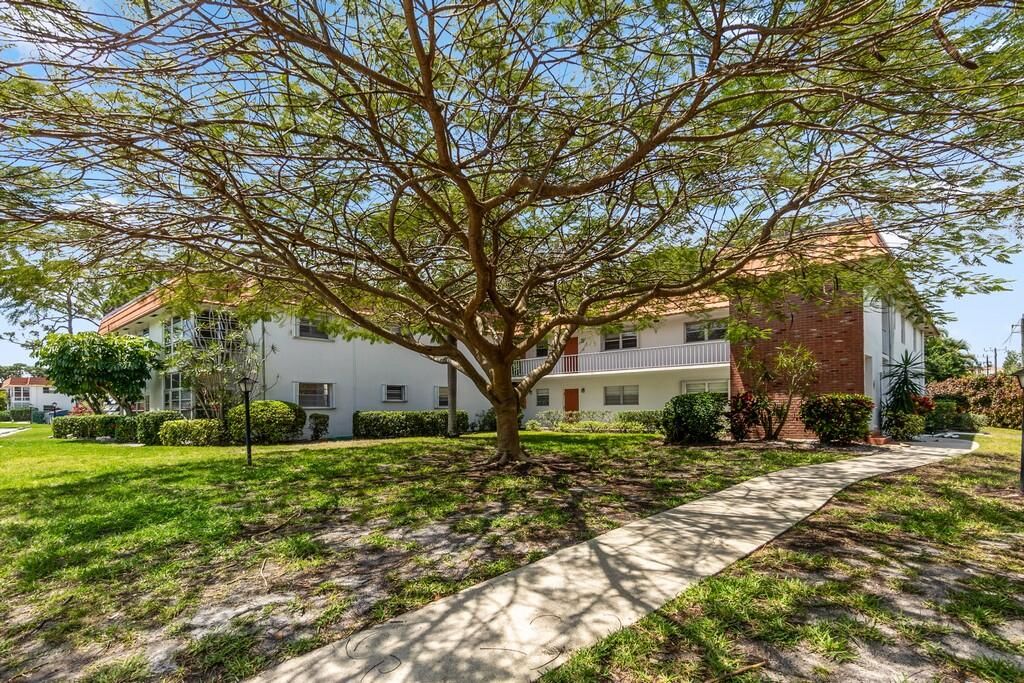 Photo of 2600 SE Ocean Boulevard #V-8, Stuart, FL 34996 (MLS # R10793808)