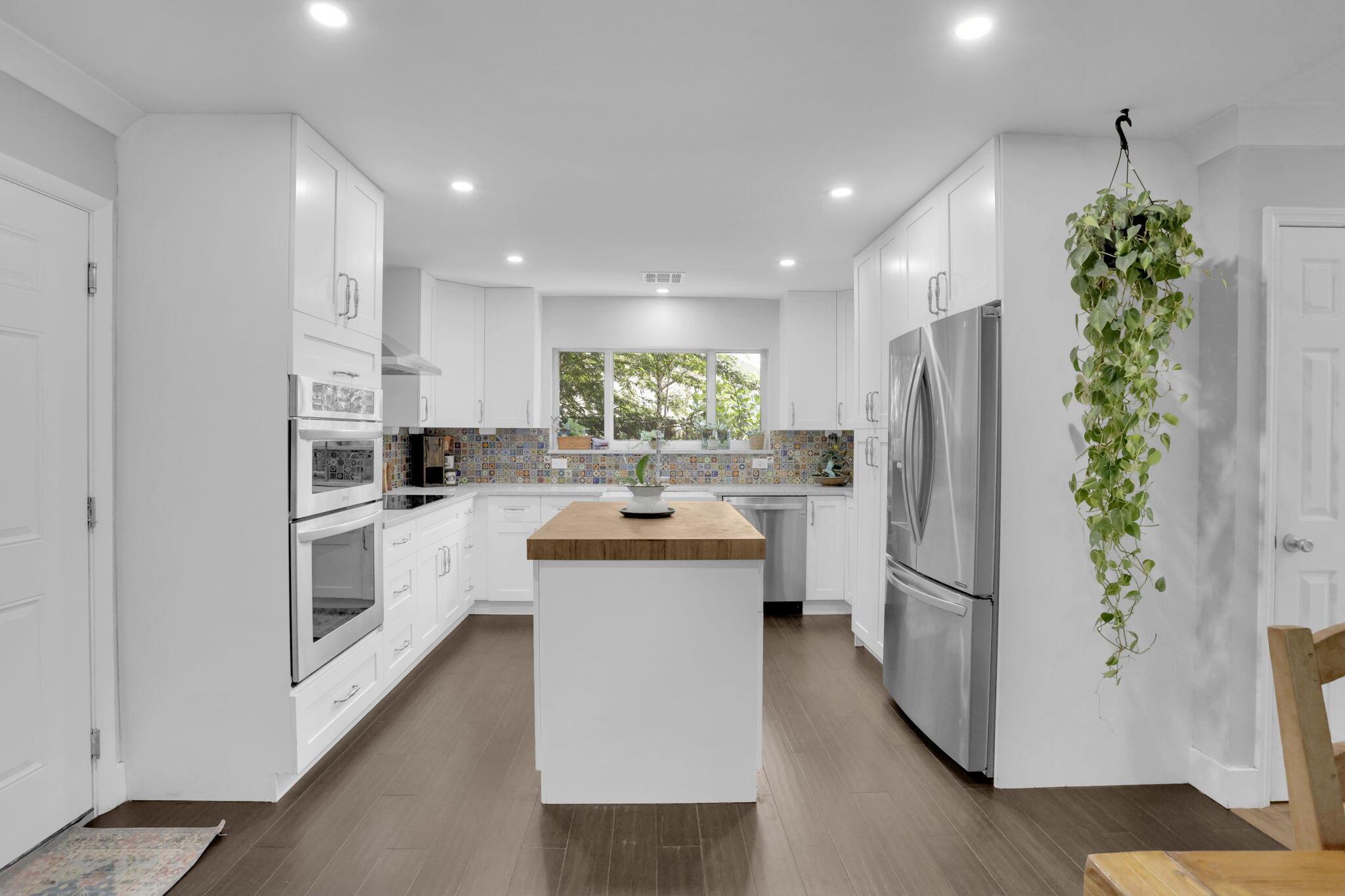 1512 Hummingbird Drive