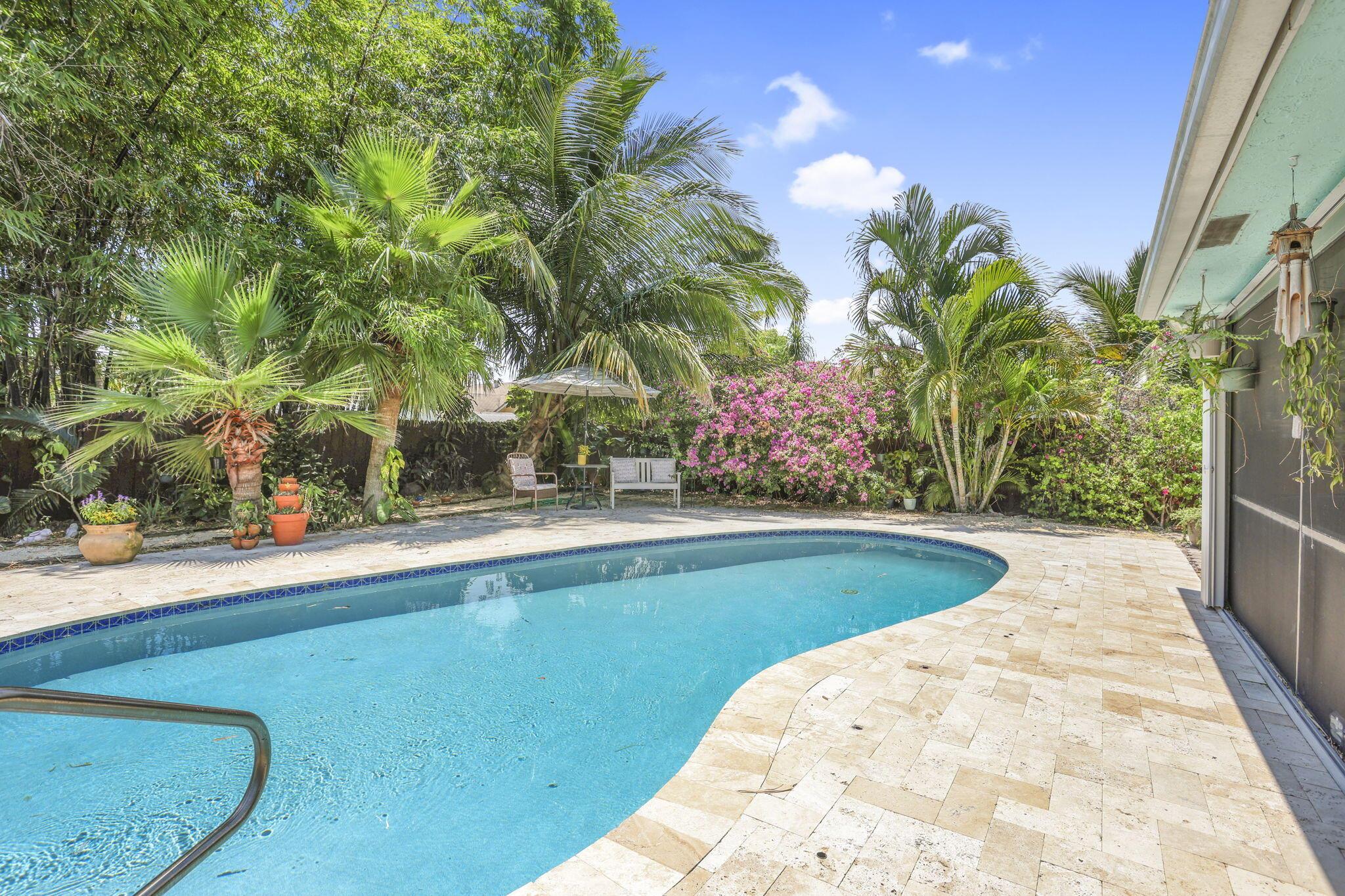 1512 Hummingbird Drive
