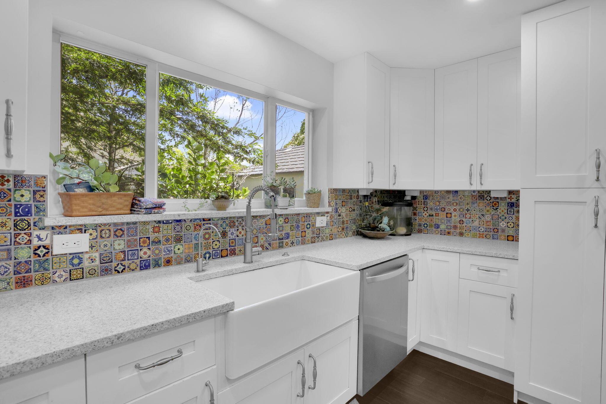 1512 Hummingbird Drive