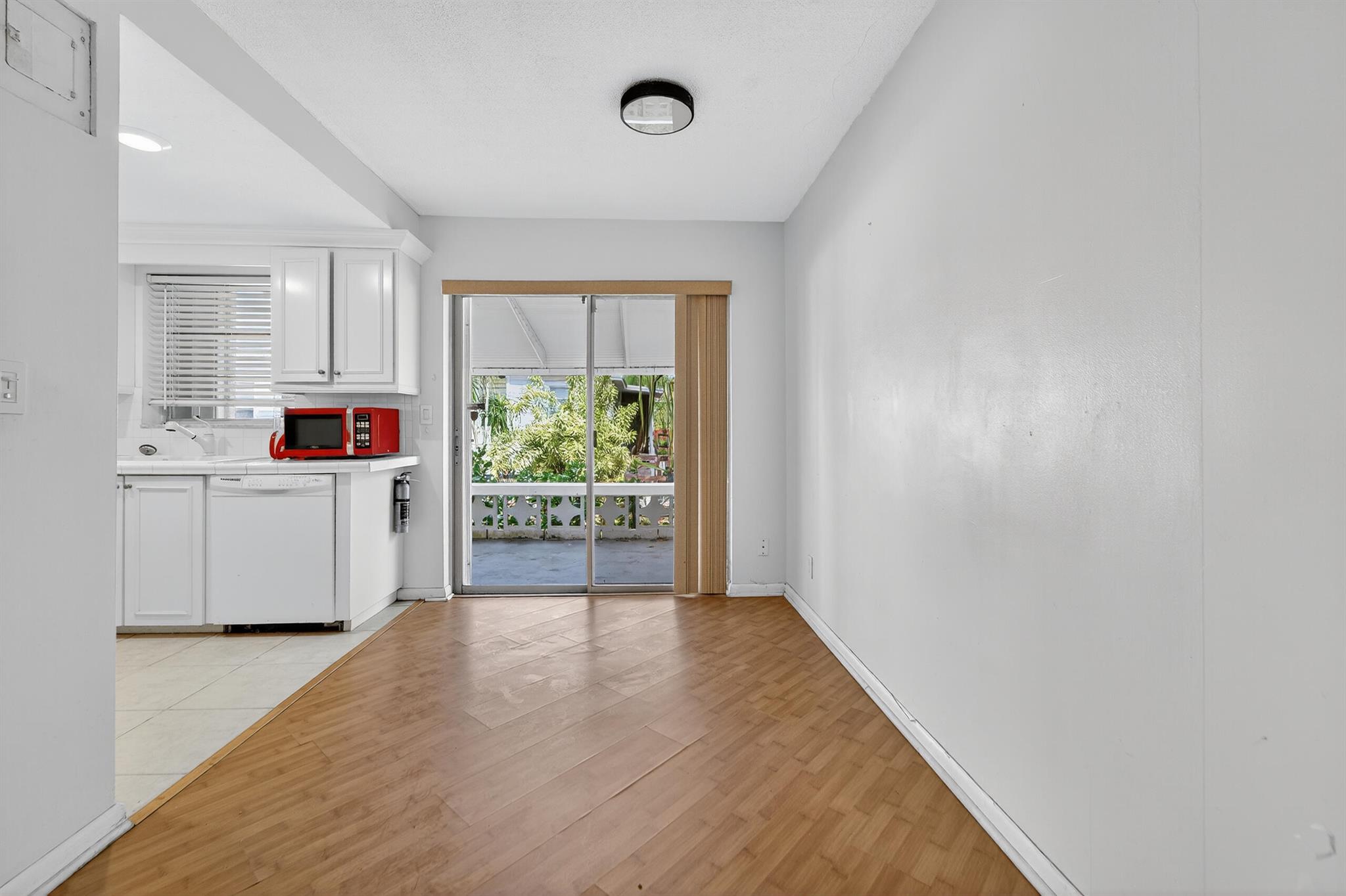 VAN SCOTT CONDO - Residential