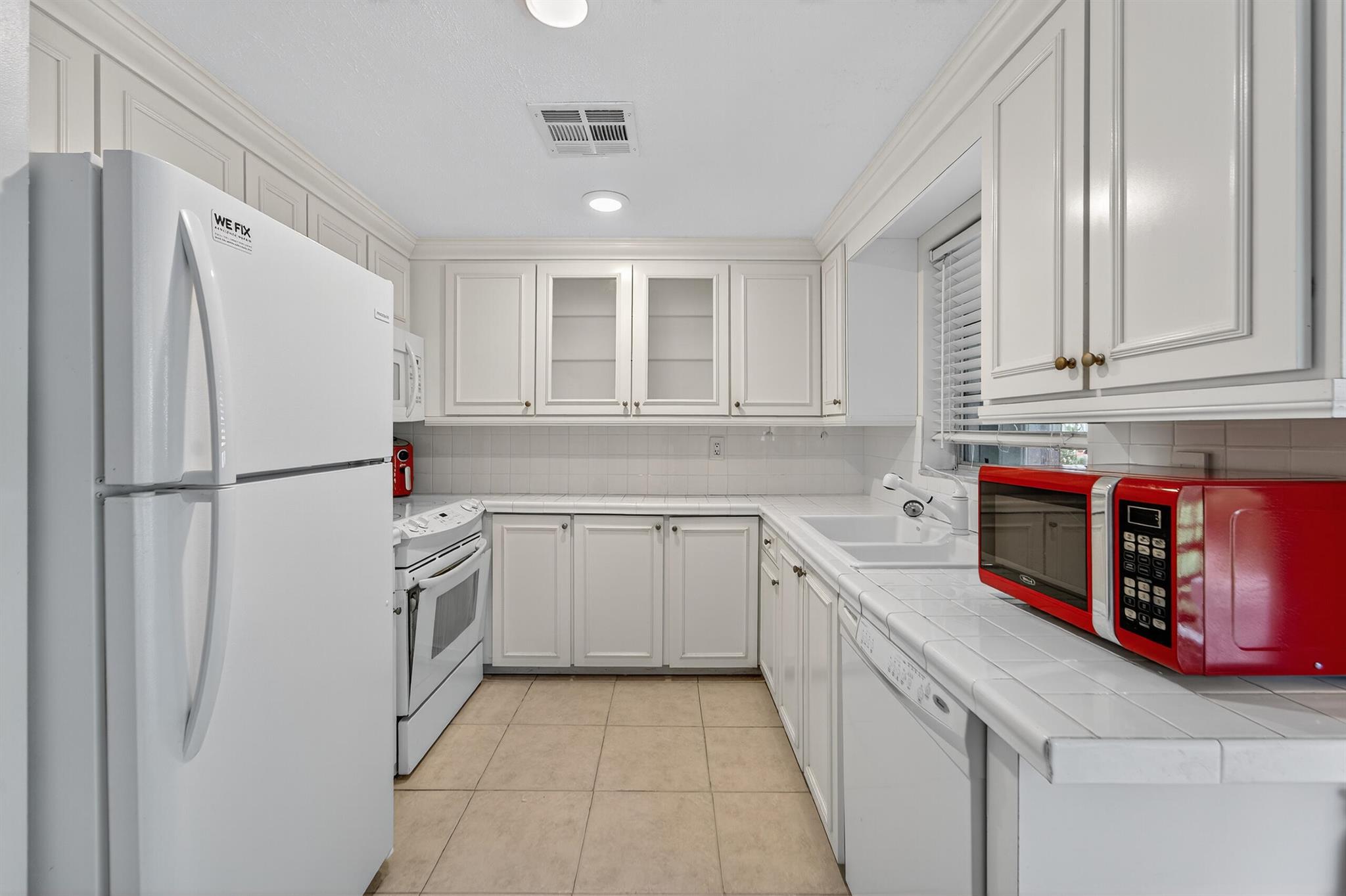 VAN SCOTT CONDO - Residential