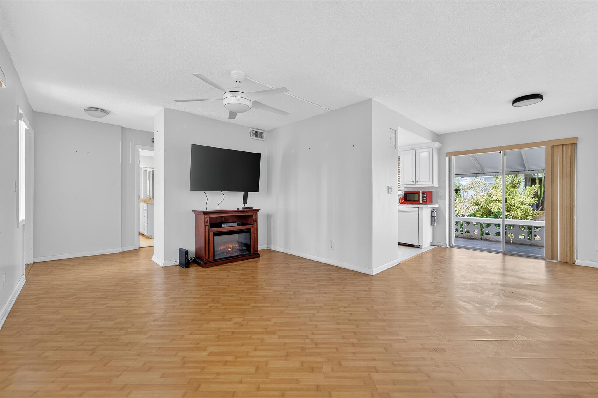 VAN SCOTT CONDO - Residential