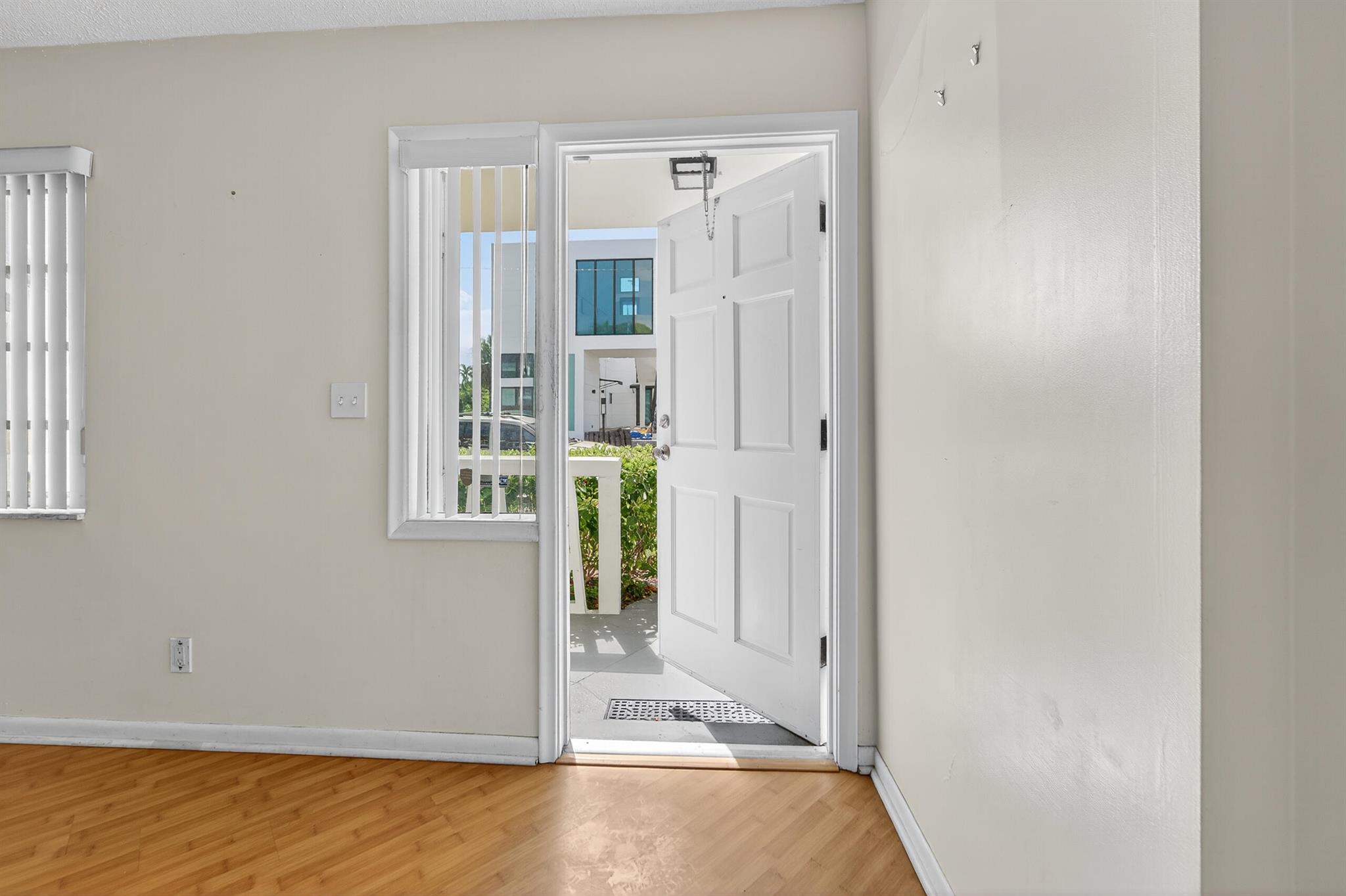 VAN SCOTT CONDO - Residential