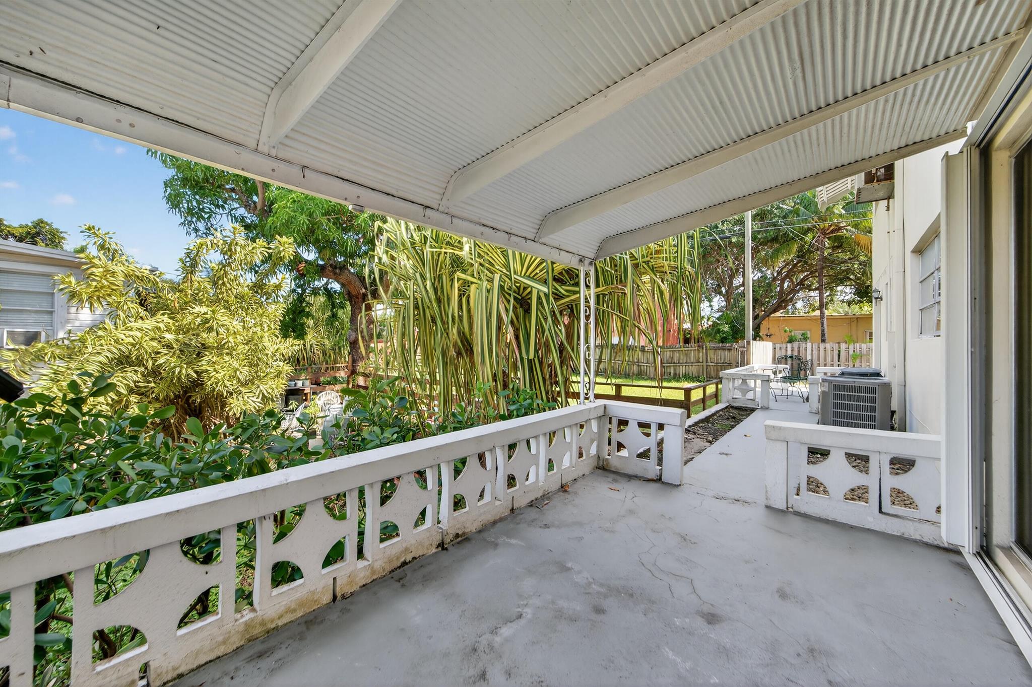 VAN SCOTT CONDO - Residential