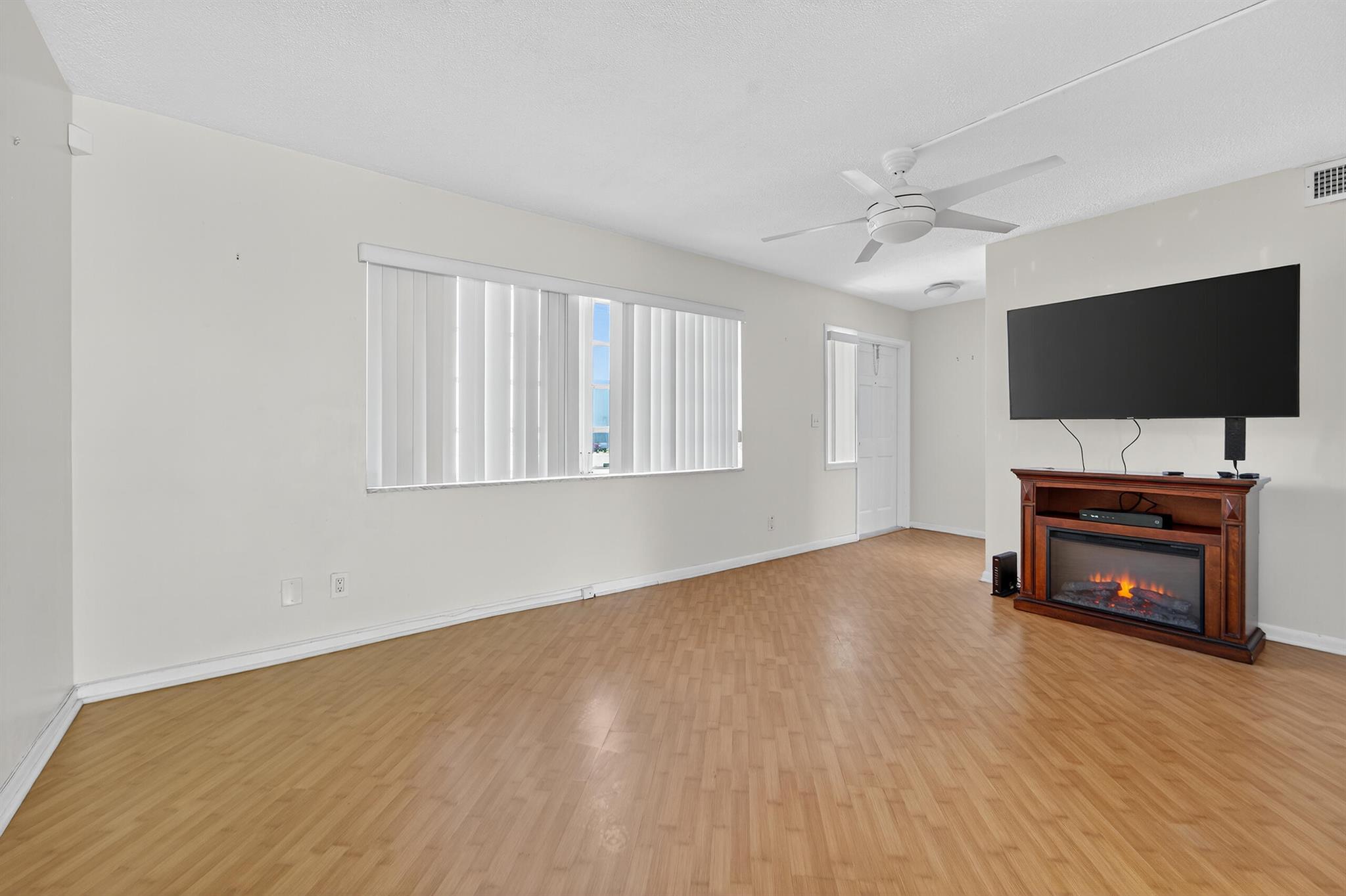 VAN SCOTT CONDO - Residential