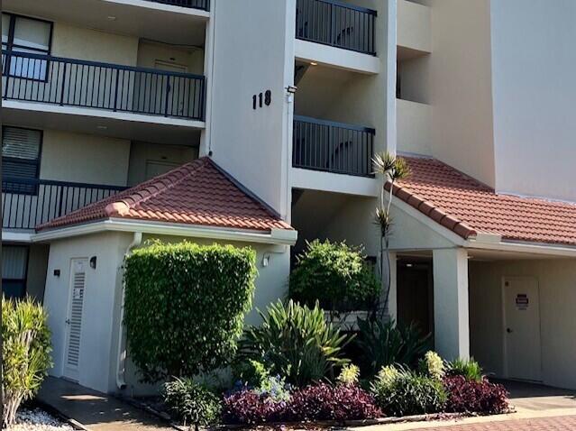 LAKE EMERALD CONDOMINIUM NO - Residential