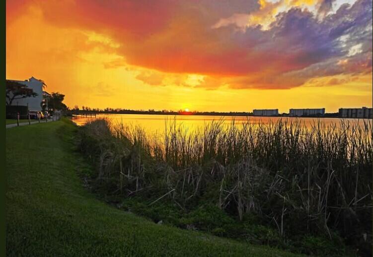 LAKE EMERALD CONDOMINIUM NO - Residential