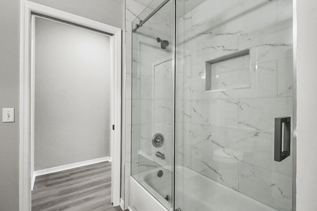 RESIDENCES AT LEGACY PLACE CONDO - Residential Lease