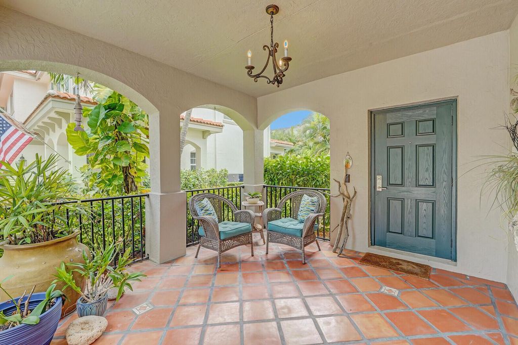 Photo of 118 Owl Pointe Circle, Jupiter, FL 33458 (MLS # R11014199)