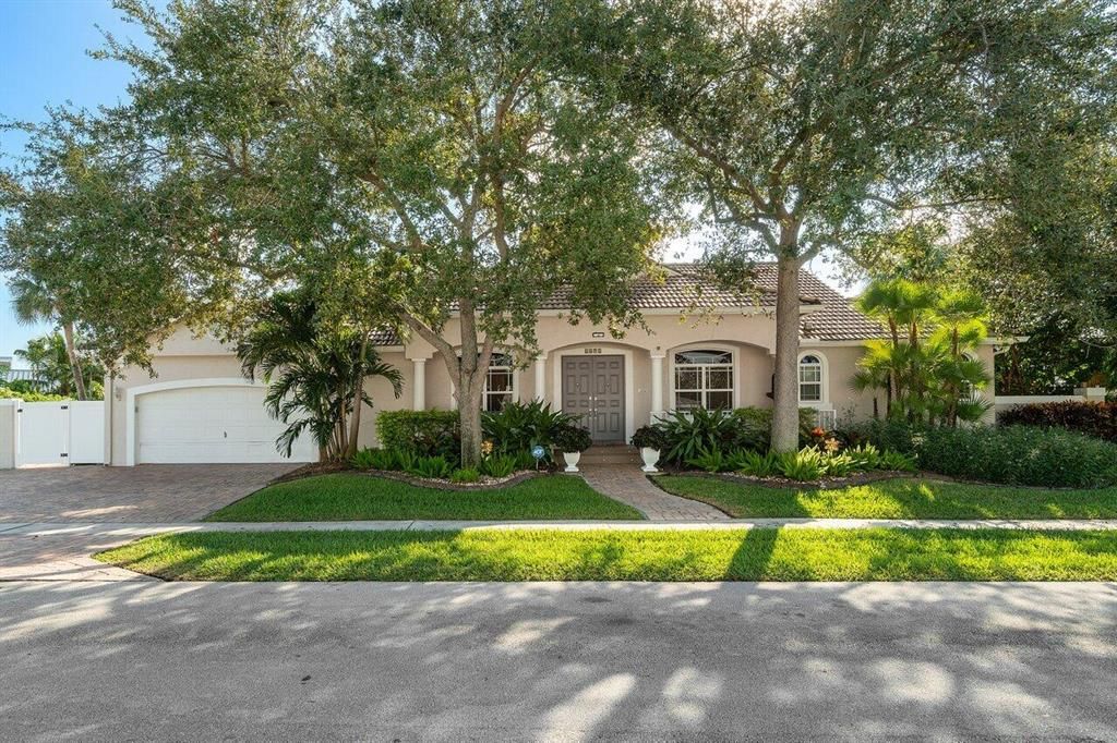 Photo of 1698 SW 7th Avenue, Boca Raton, FL 33486 (MLS # R10765041)